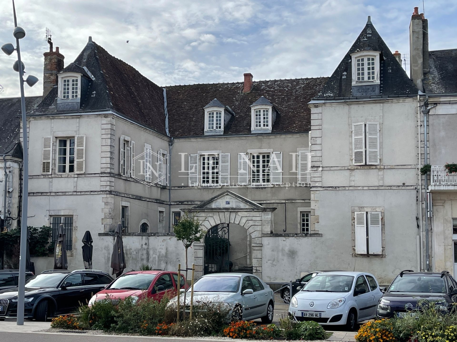 mansion (hôtel particulier) 17 rooms for sale on LE BLANC (36300)