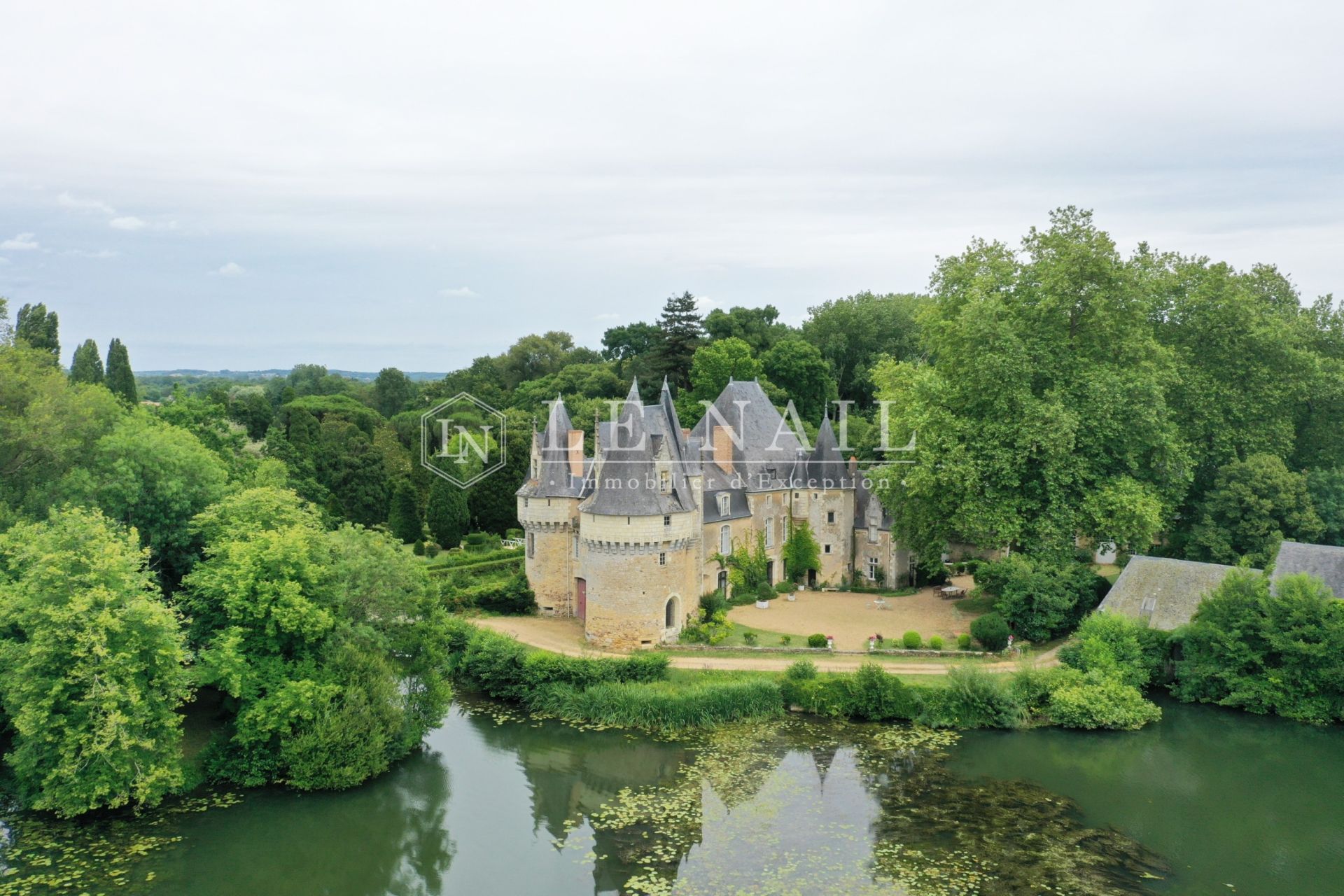 castle 25 rooms for sale on LA FLECHE (72200)