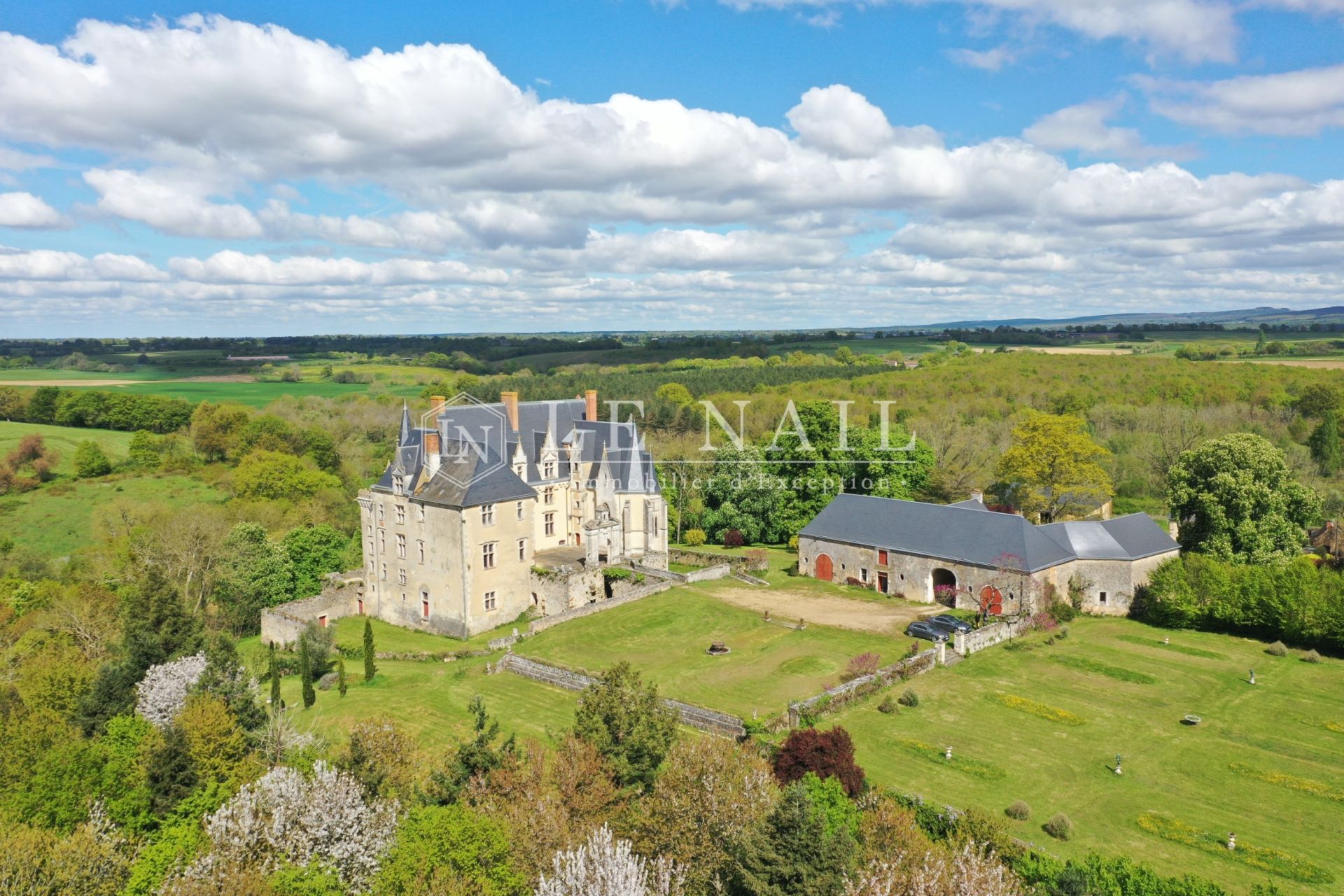 castle 20 rooms for sale on SABLE SUR SARTHE (72300) - See details