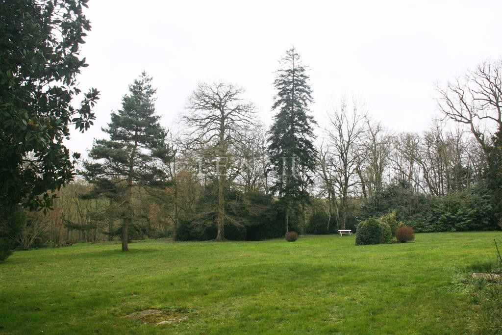 castle 15 rooms for sale on Poitiers (86000)