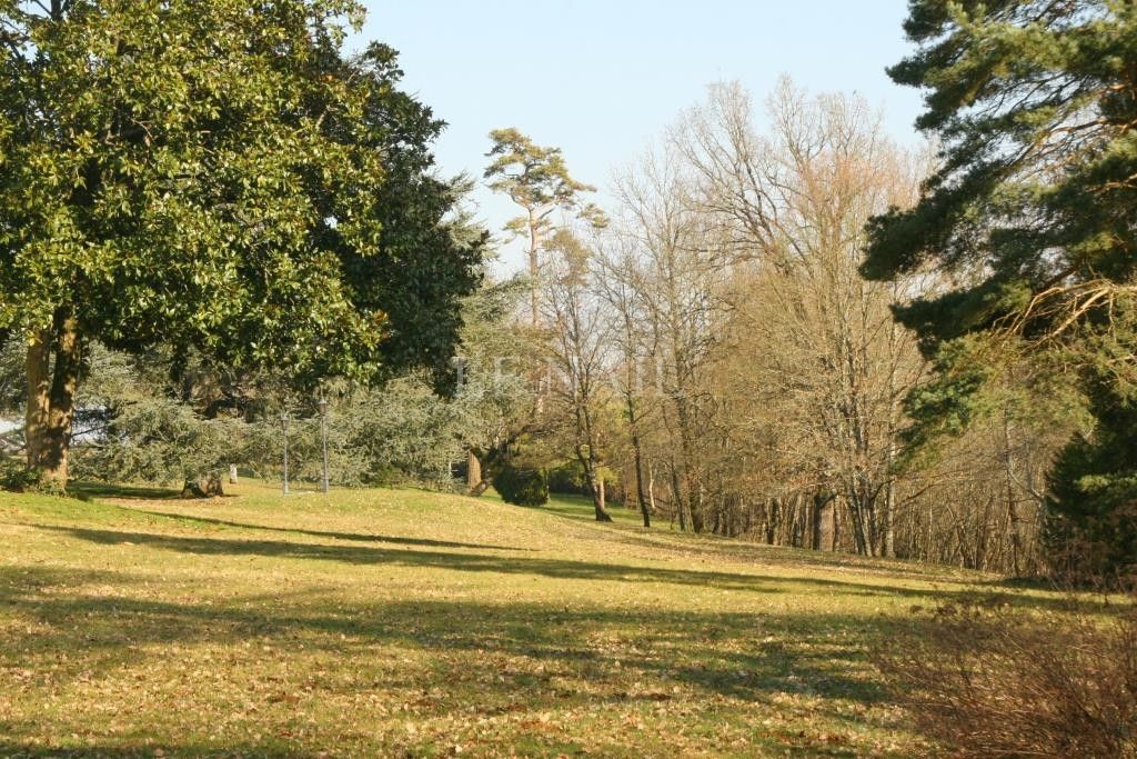 castle 15 rooms for sale on Poitiers (86000)