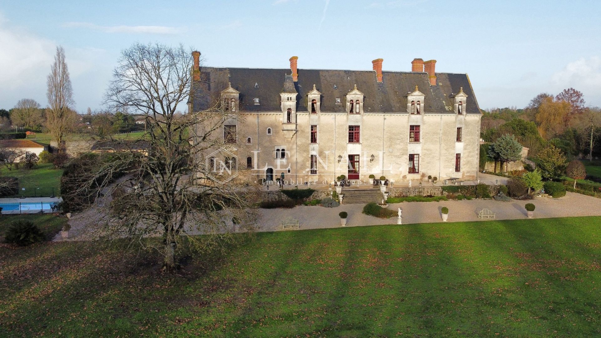 castle 30 rooms for sale on LA ROCHE SUR YON (85000)