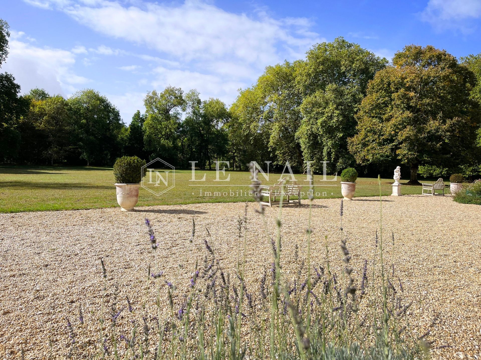 château 30 pièces en vente à LA ROCHE SUR YON (85000)
