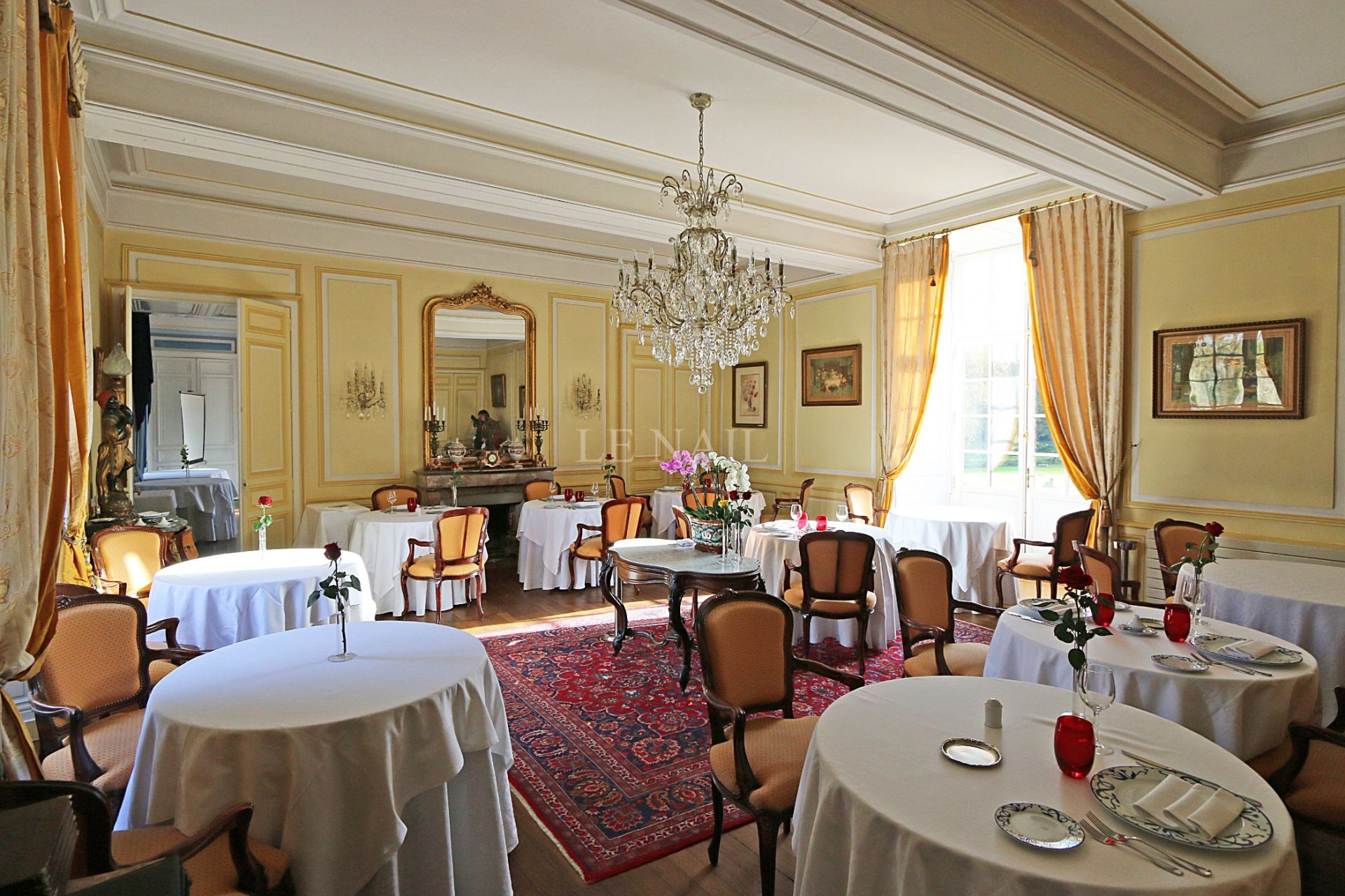 château 30 pièces en vente à LA ROCHE SUR YON (85000)