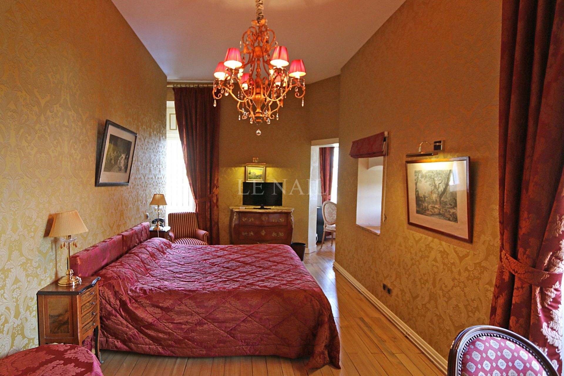 castle 30 rooms for sale on LA ROCHE SUR YON (85000)