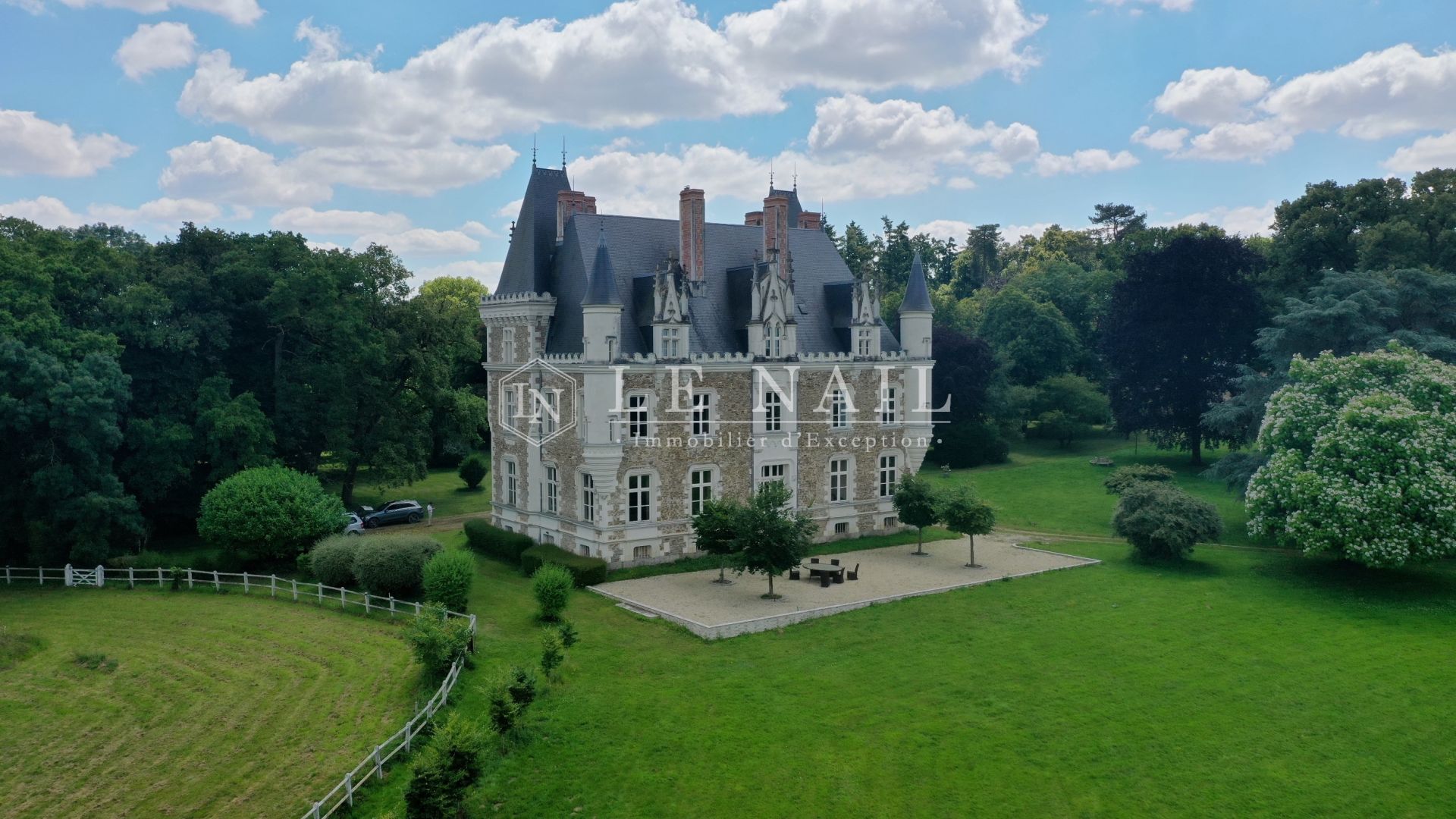 château 15 pièces en vente à CHATEAU GONTIER (53200)