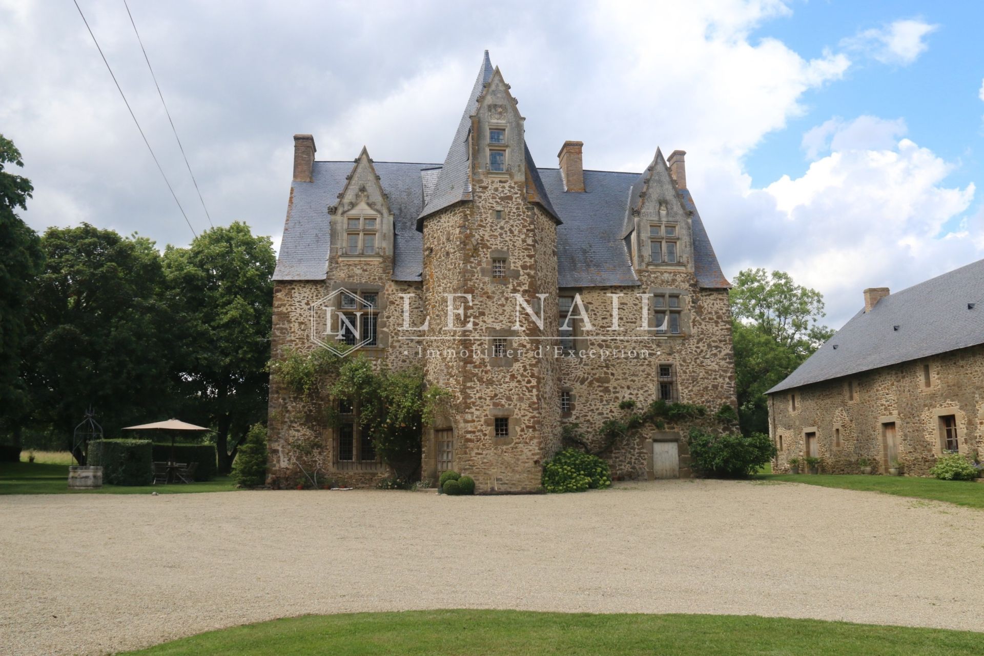 manor house 6 rooms for sale on LAVAL (53000)