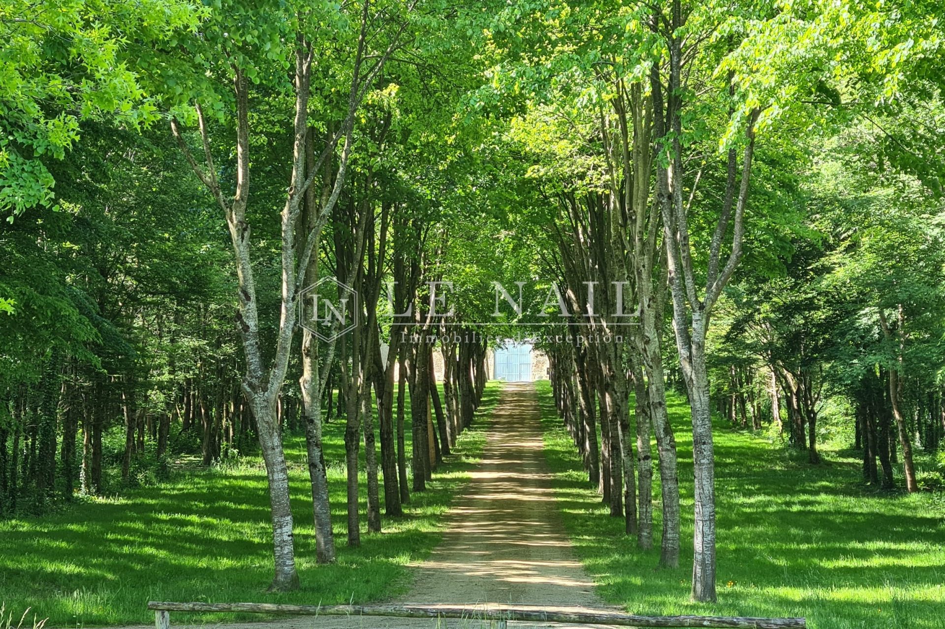 manor house 6 rooms for sale on LAVAL (53000)