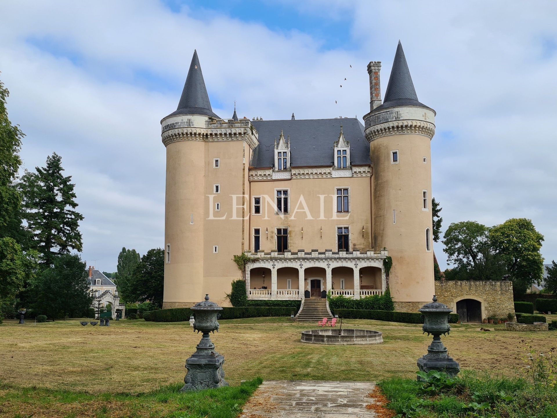 castle 21 rooms for sale on CHATEAUROUX (36000)