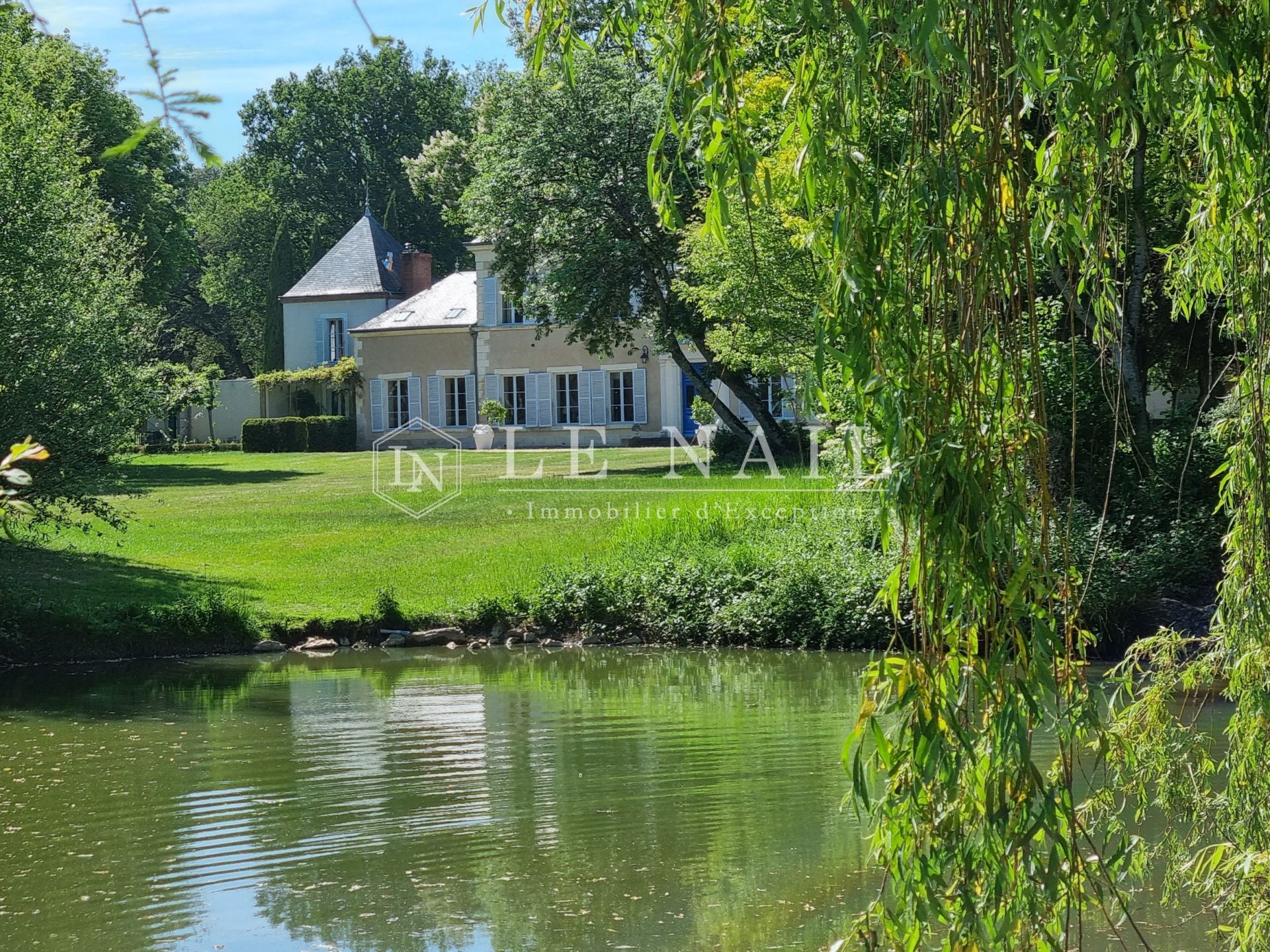 castle 15 rooms for sale on VIERZON (18100)