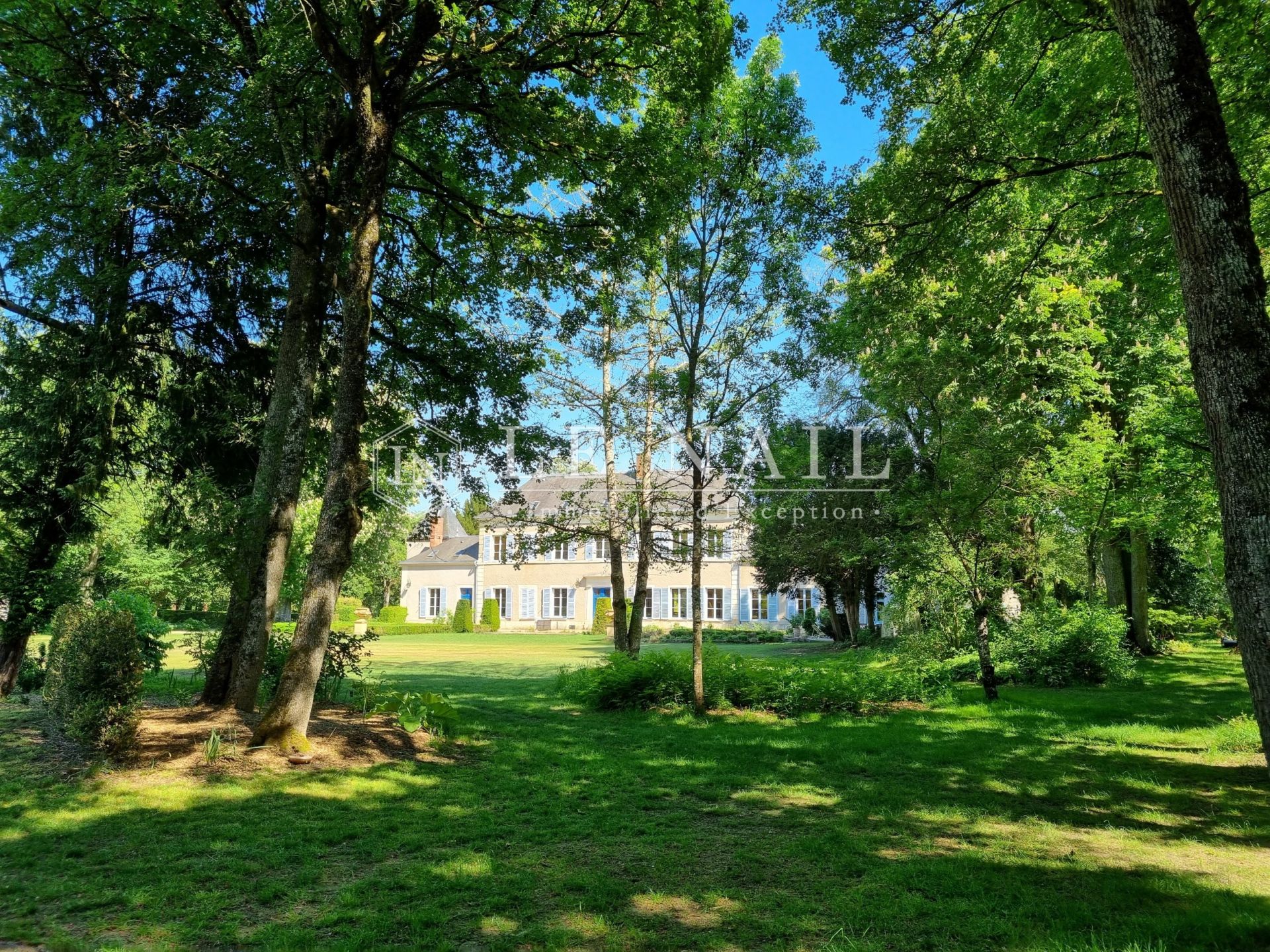 castle 15 rooms for sale on VIERZON (18100)