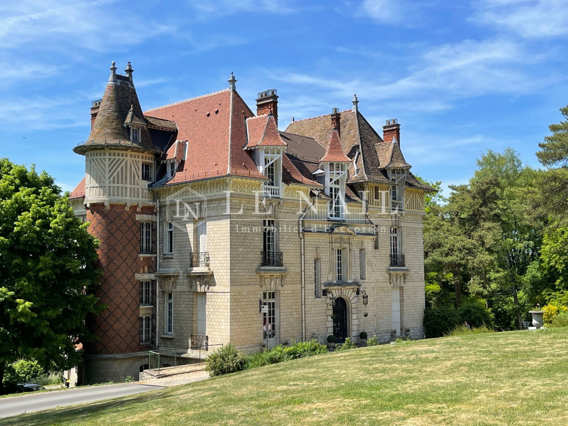 castle 13 rooms for sale on MEAUX (77100)