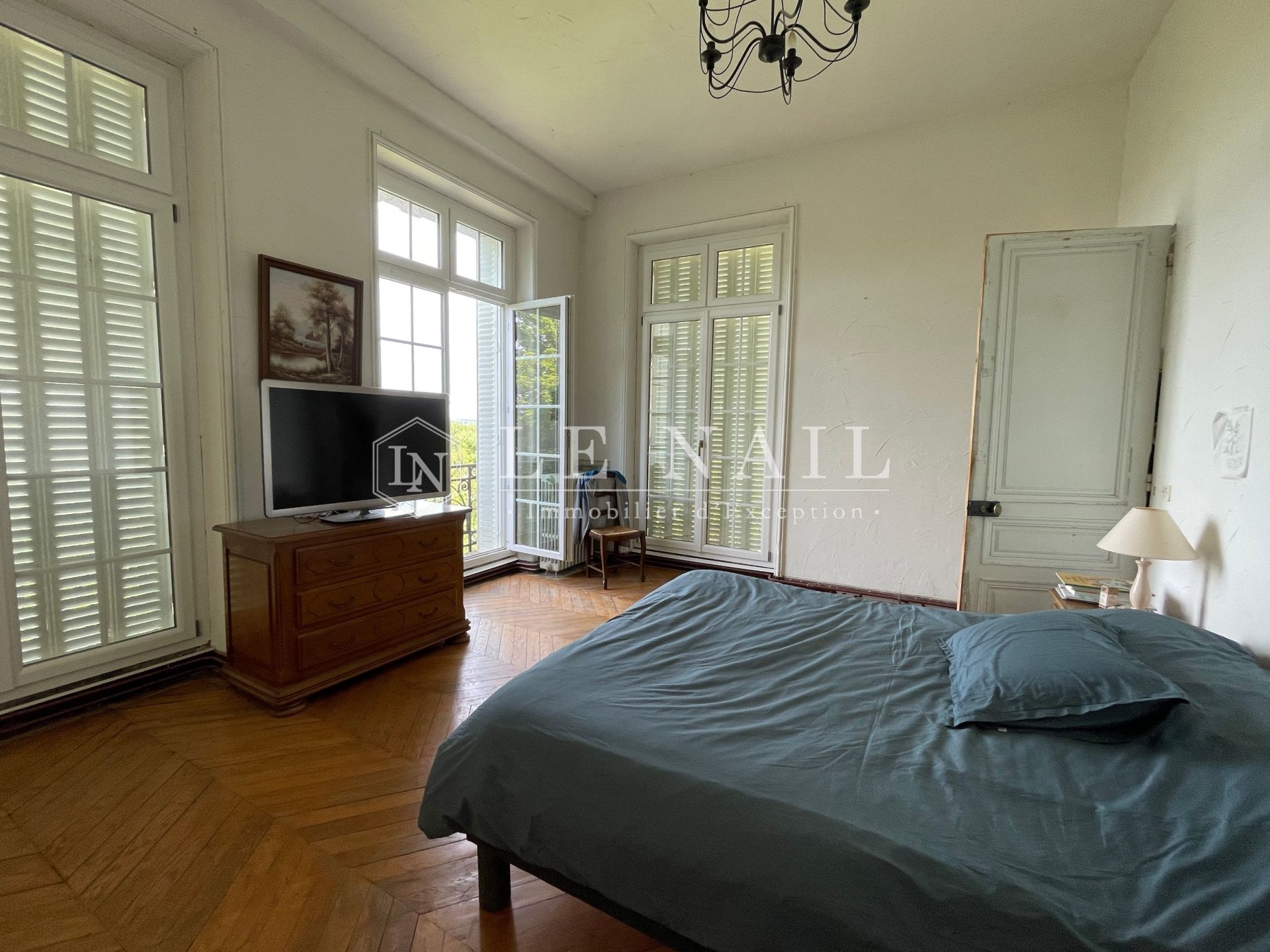 castle 13 rooms for sale on MEAUX (77100)