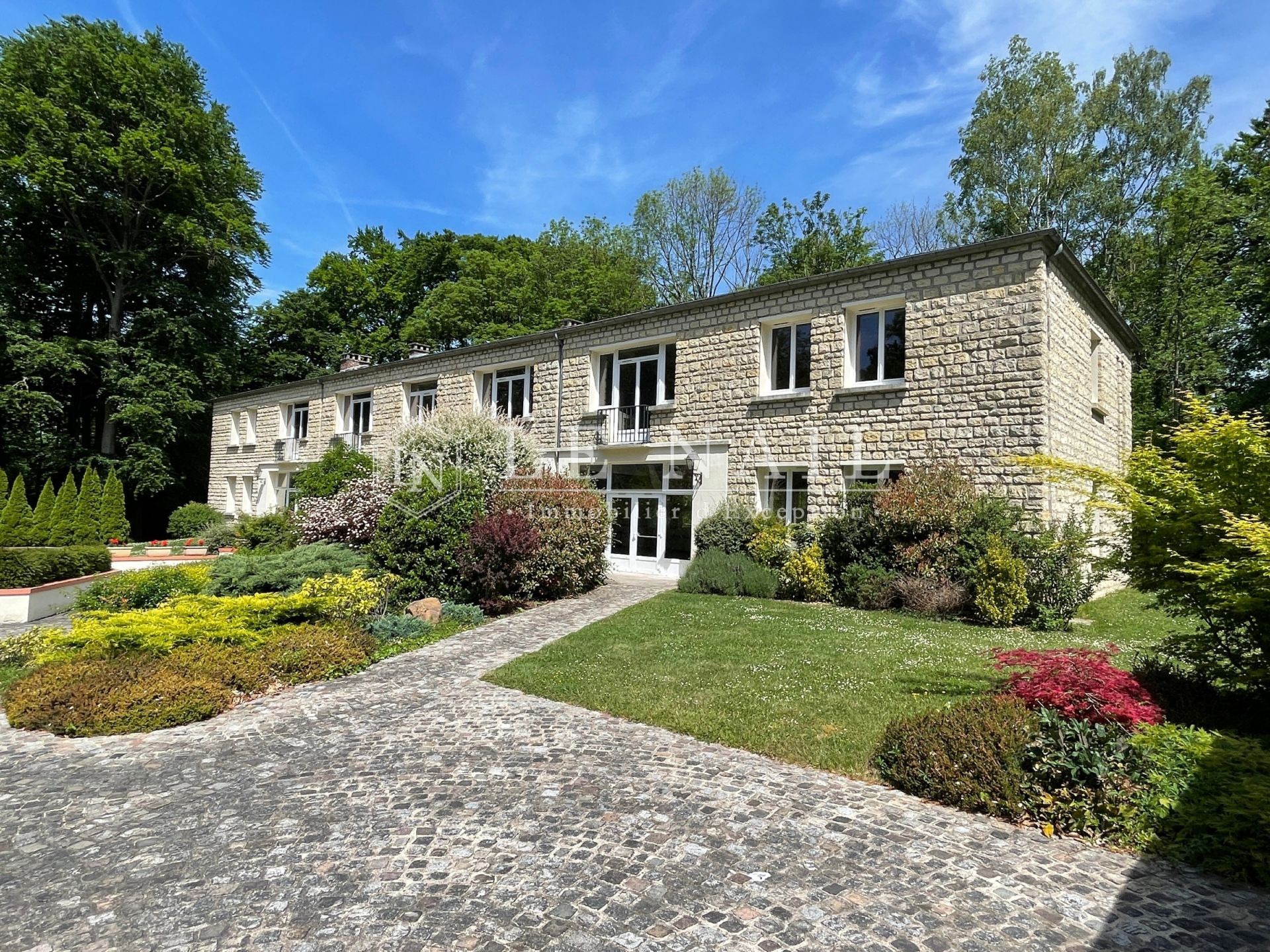 castle 13 rooms for sale on MEAUX (77100)