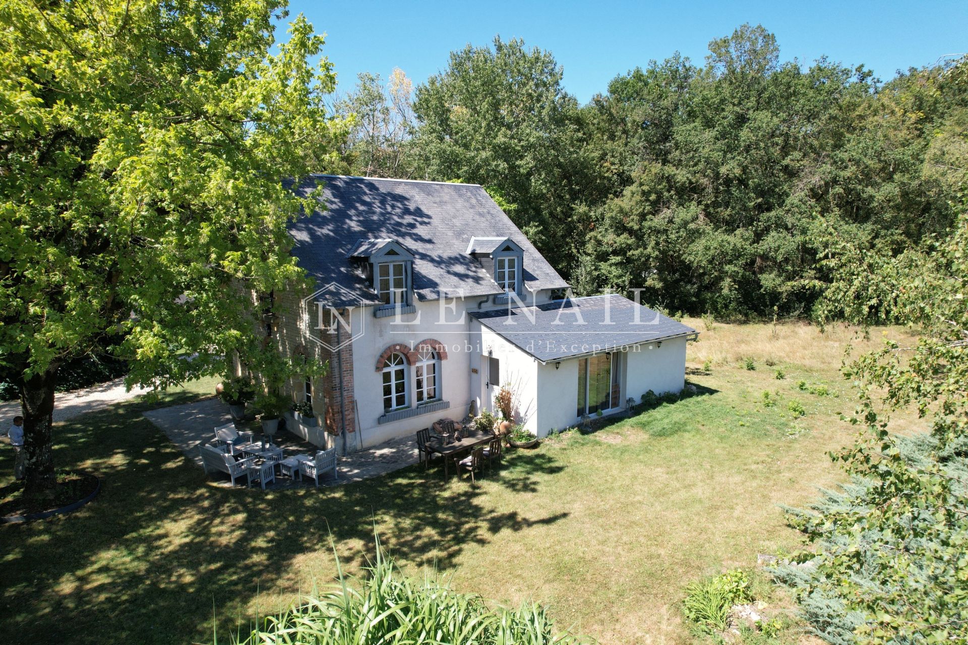 property 8 rooms for sale on VIERZON (18100)