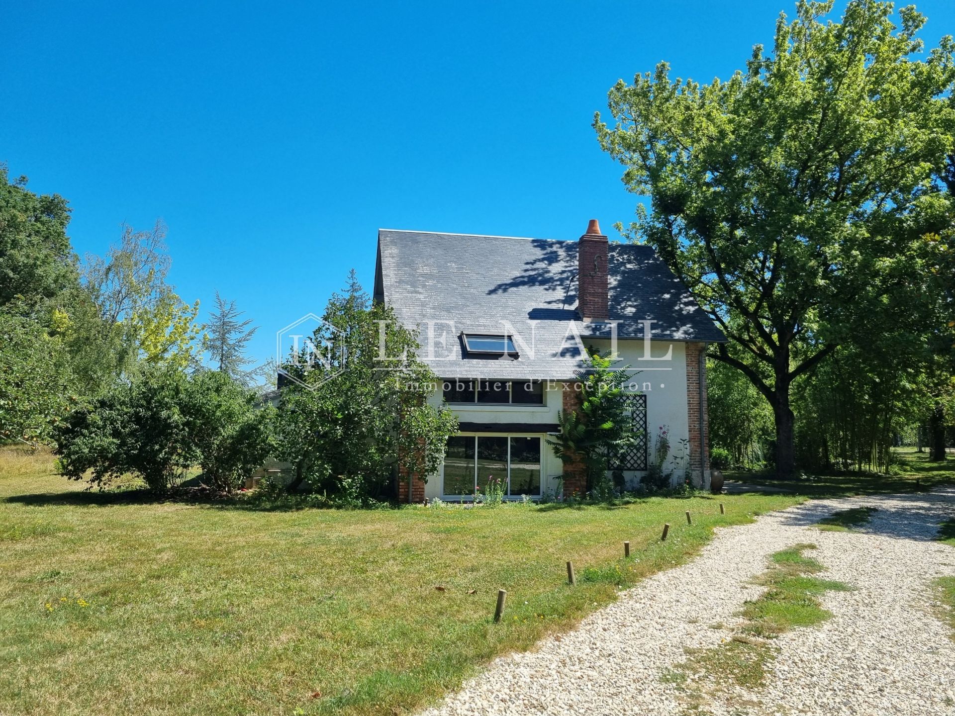 property 8 rooms for sale on VIERZON (18100)