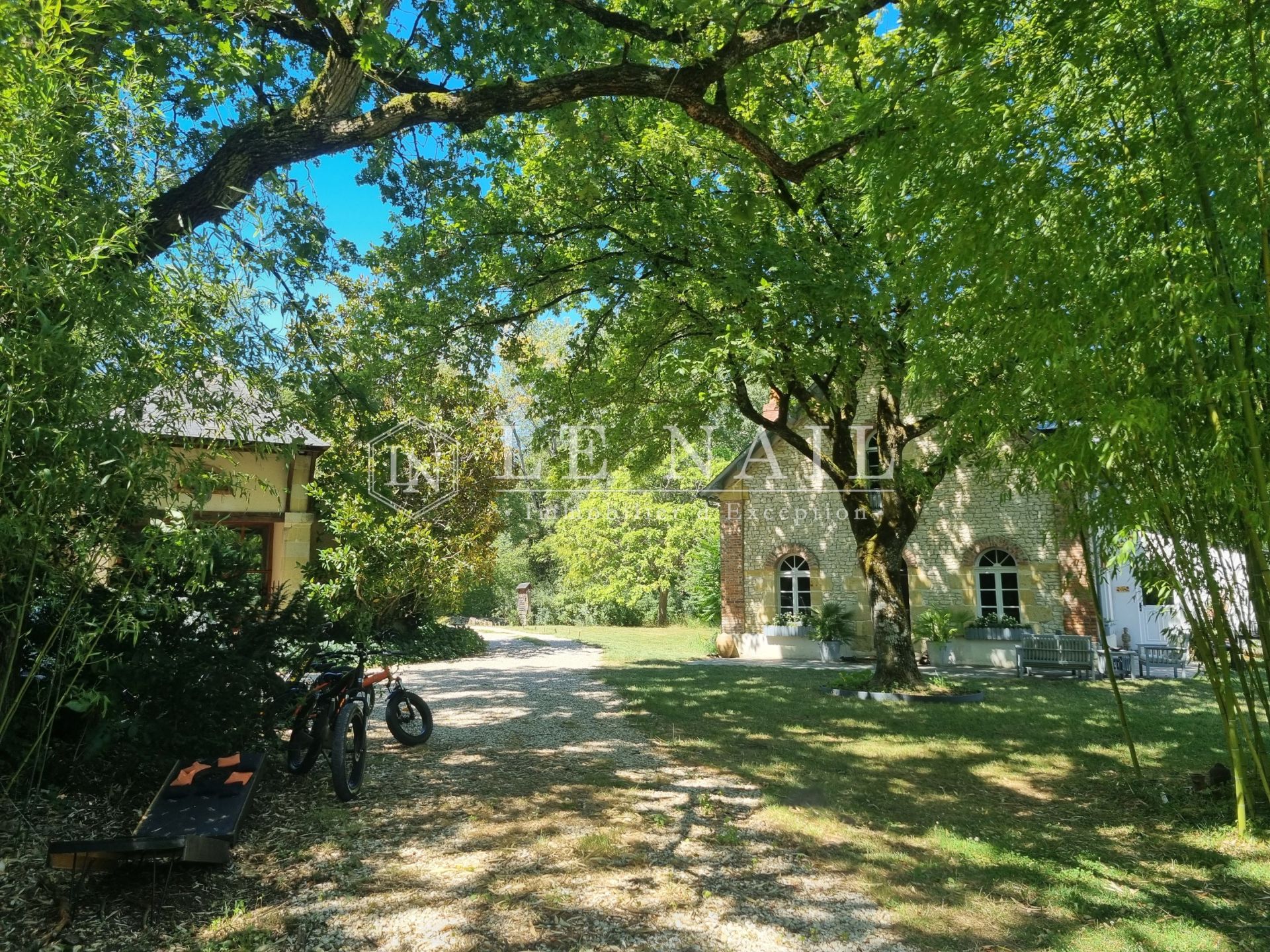 property 8 rooms for sale on VIERZON (18100)