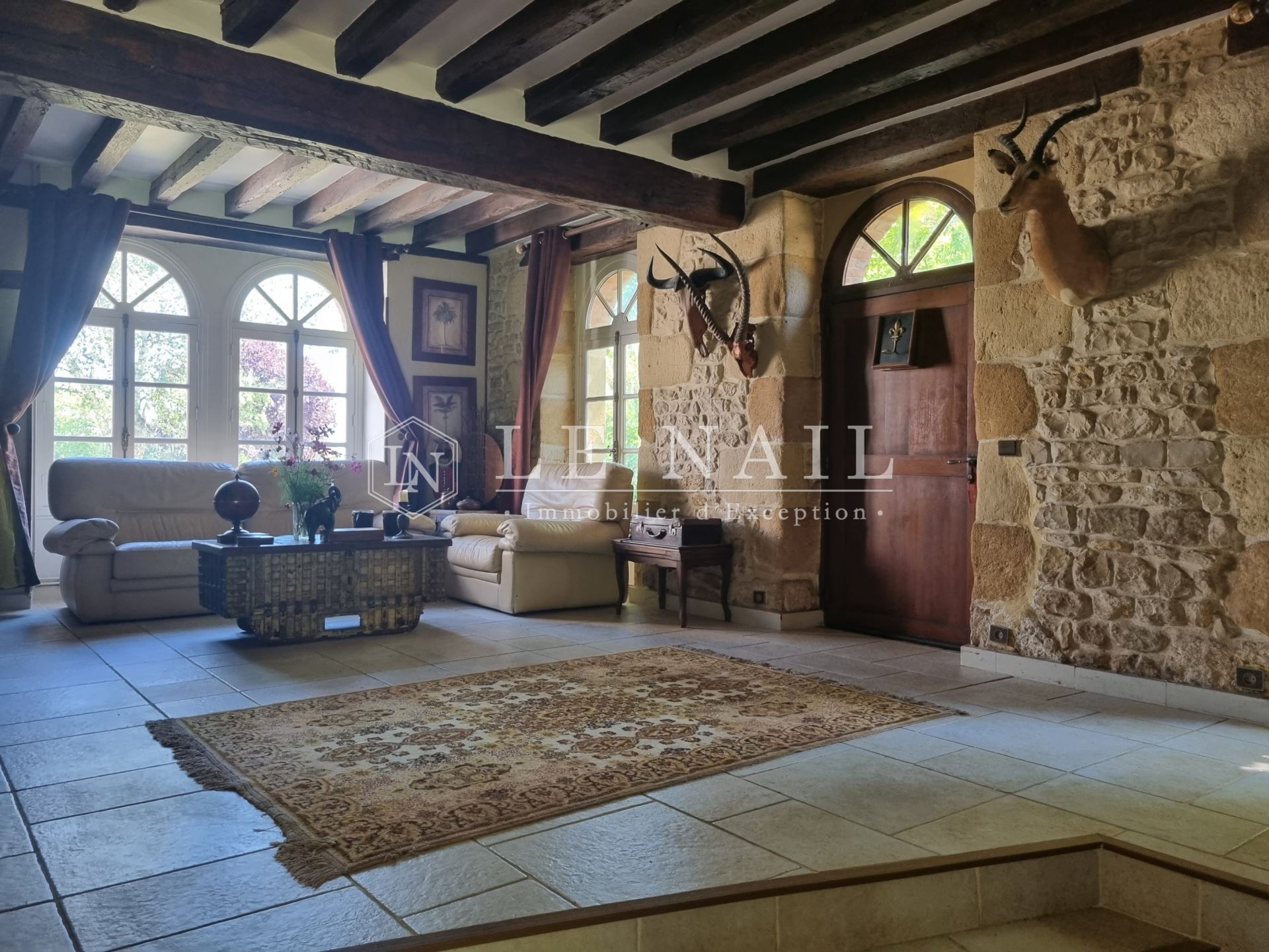 property 8 rooms for sale on VIERZON (18100)