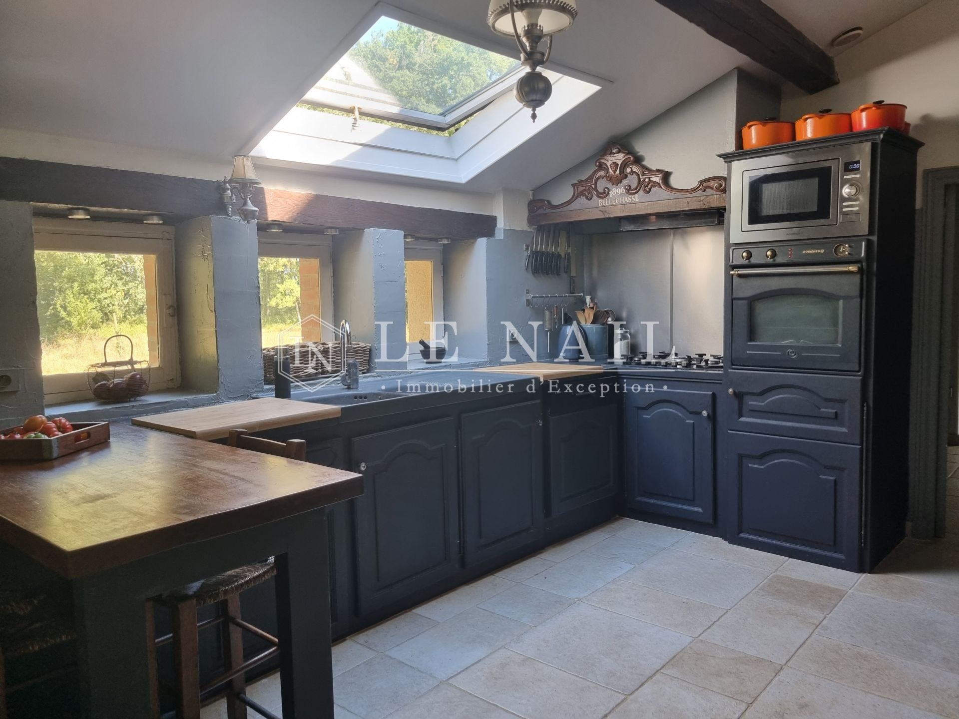 property 8 rooms for sale on VIERZON (18100)