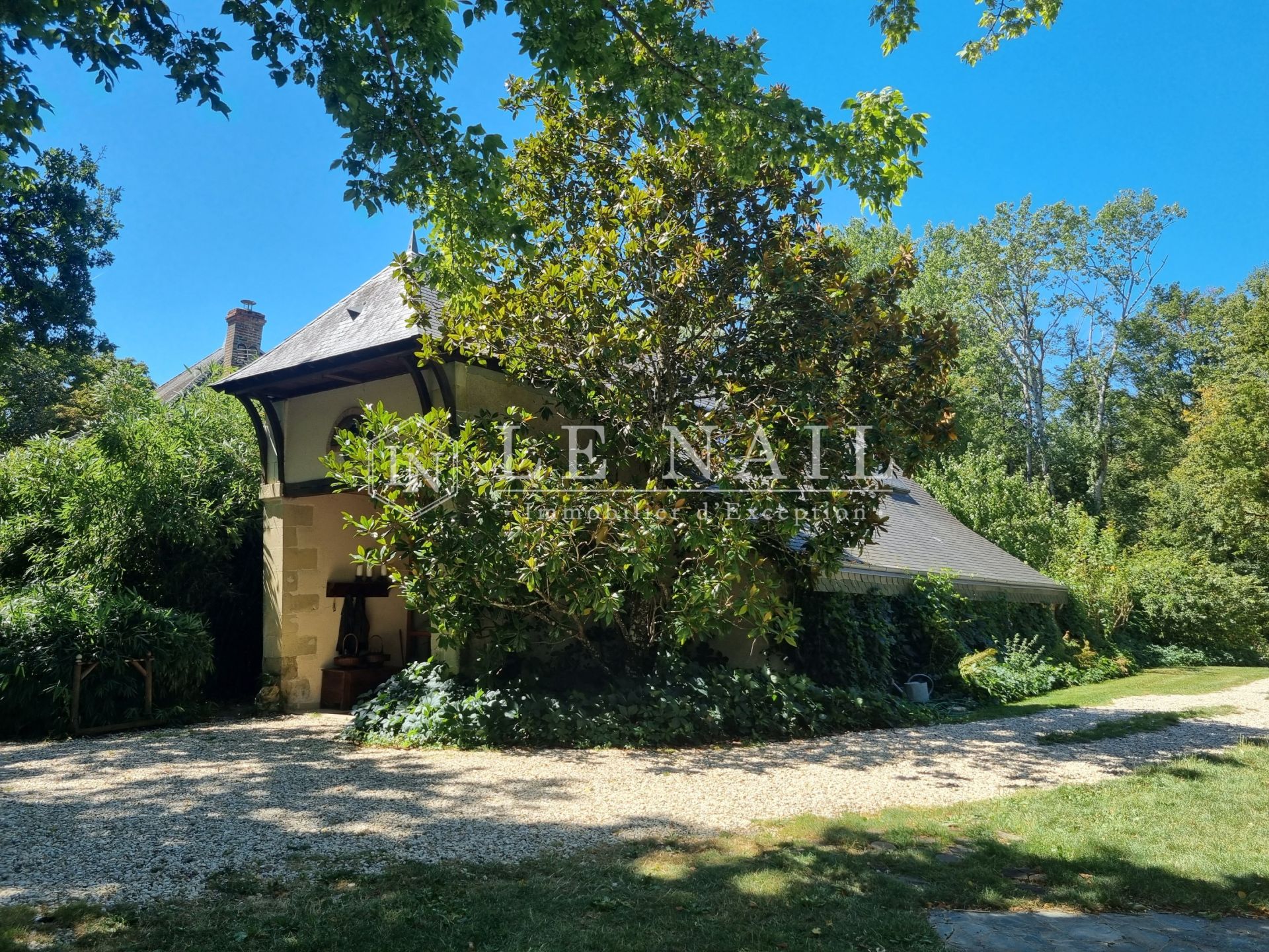property 8 rooms for sale on VIERZON (18100)