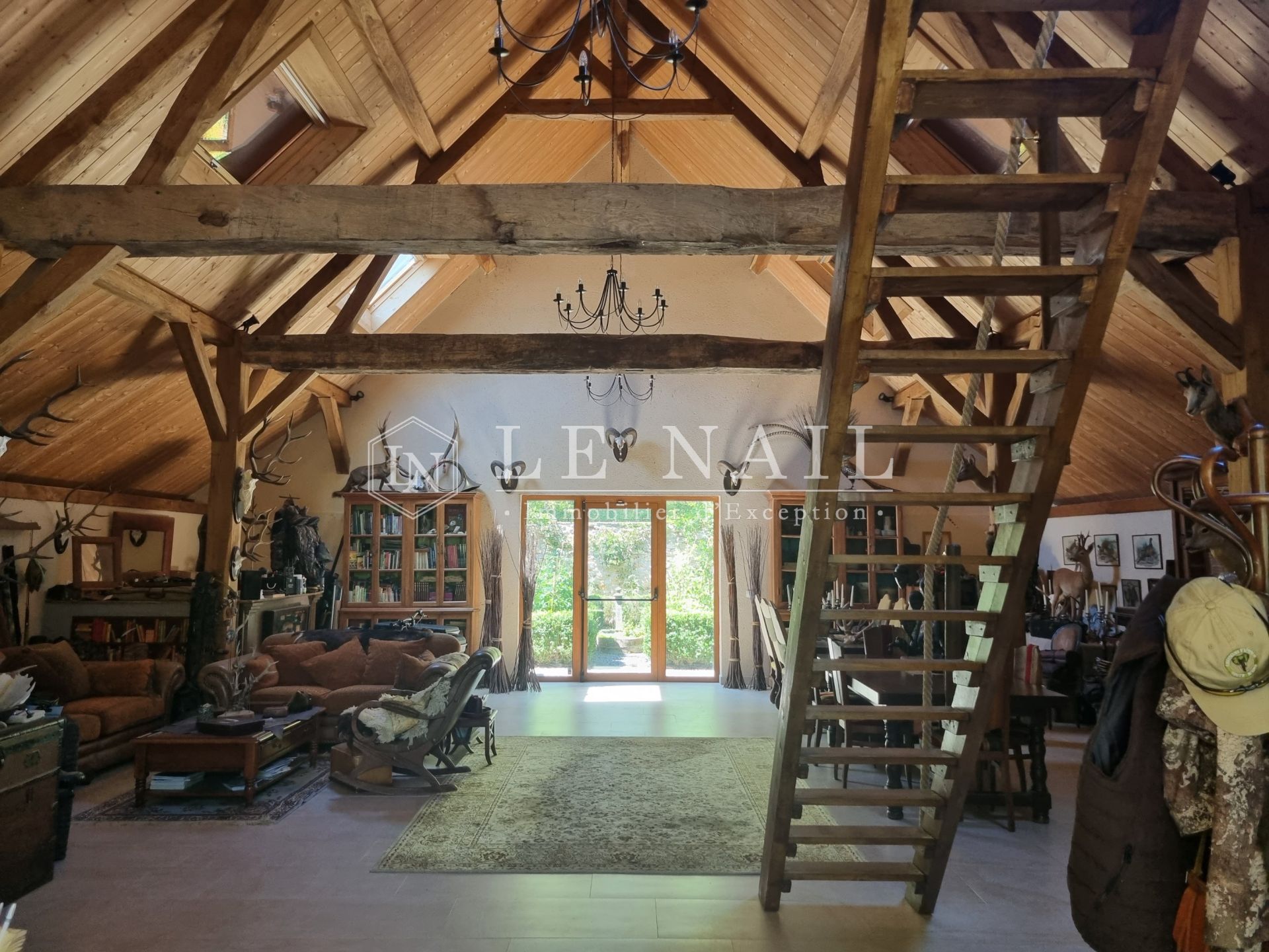 property 8 rooms for sale on VIERZON (18100)