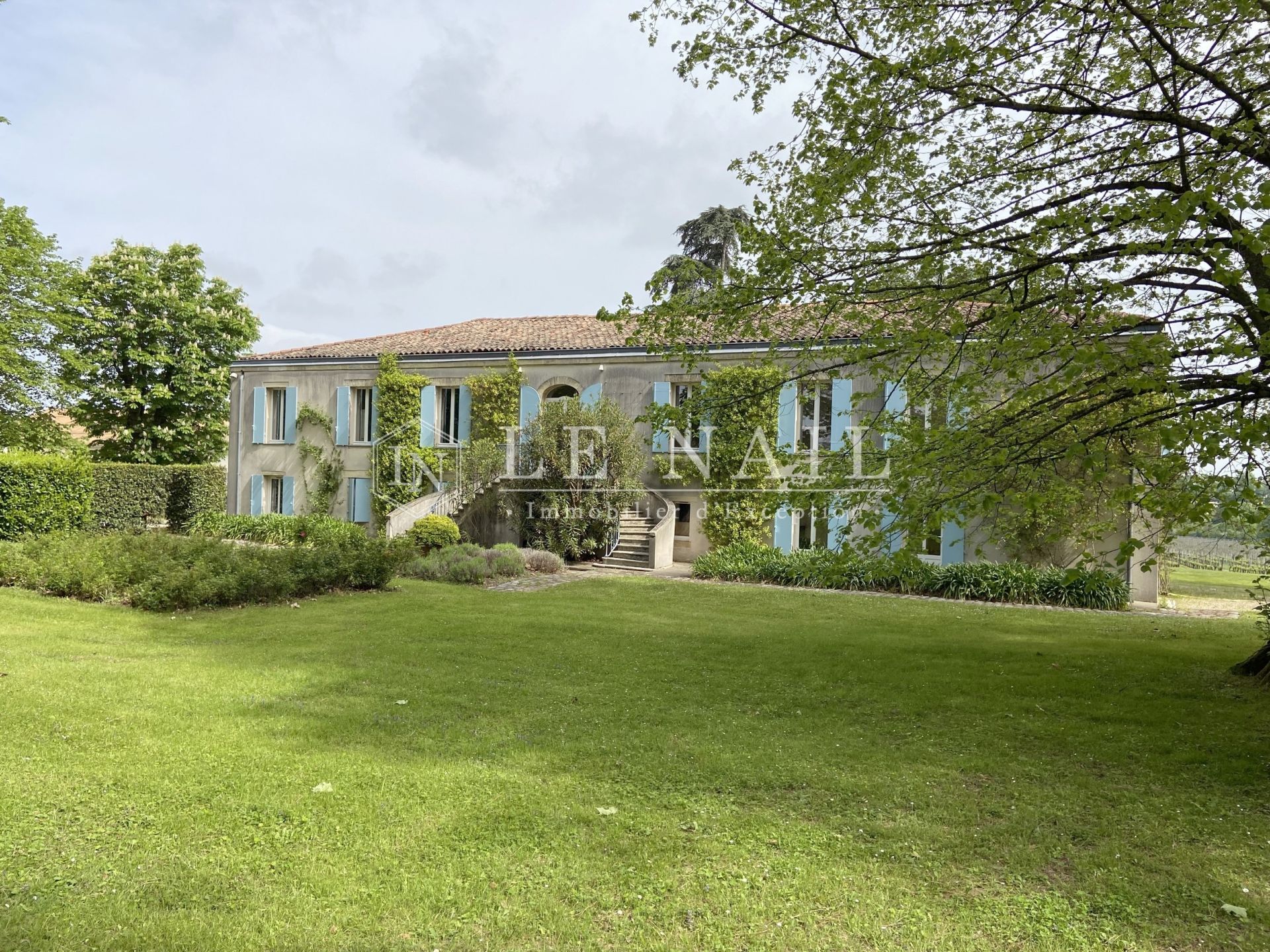 wine estate 14 rooms for sale on BORDEAUX (33000)