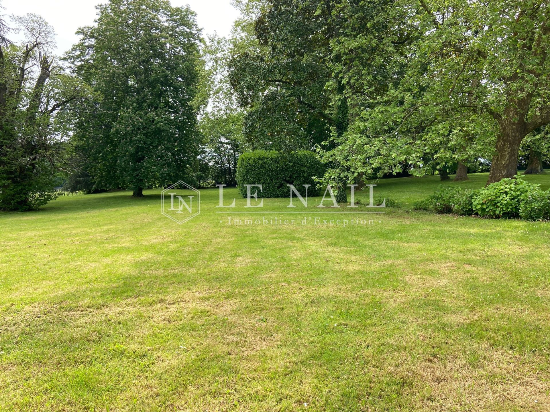 wine estate 14 rooms for sale on BORDEAUX (33000)