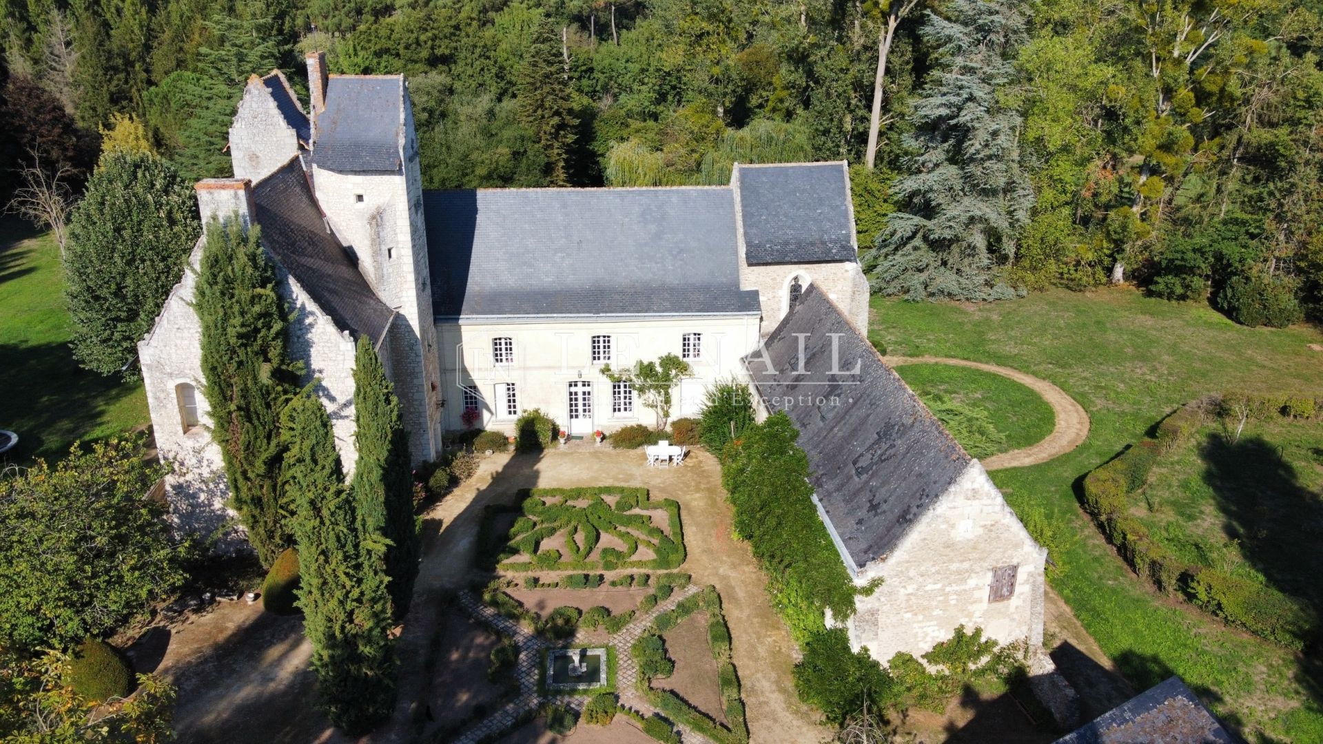 manor house 13 rooms for sale on SAUMUR (49400)