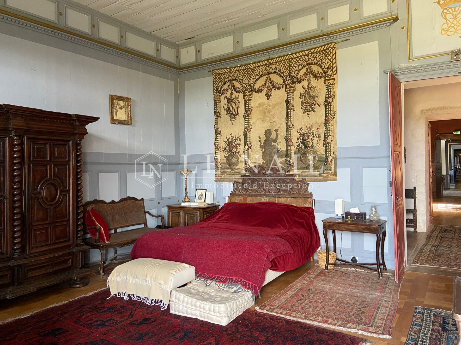 castle 44 rooms for sale on BORDEAUX (33000)