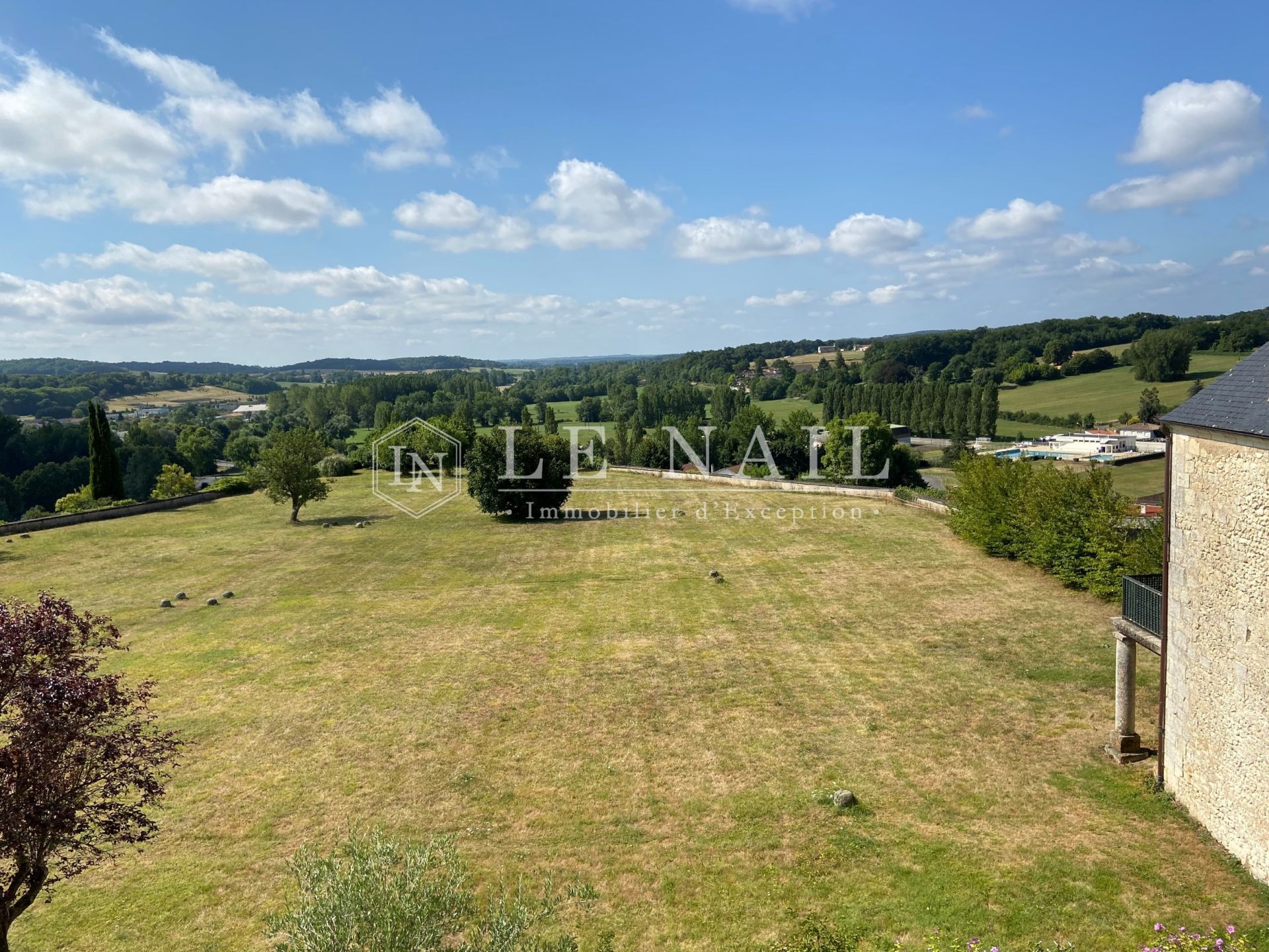 castle 44 rooms for sale on BORDEAUX (33000)