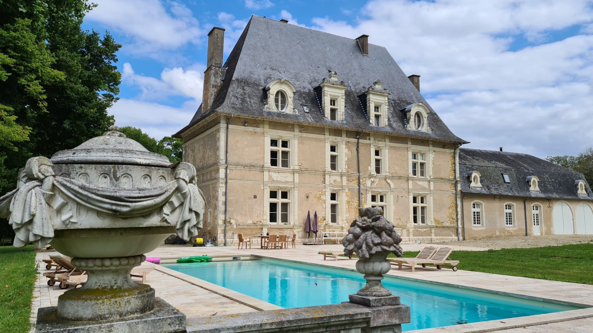 castle 11 rooms for sale on VALENCAY (36600)