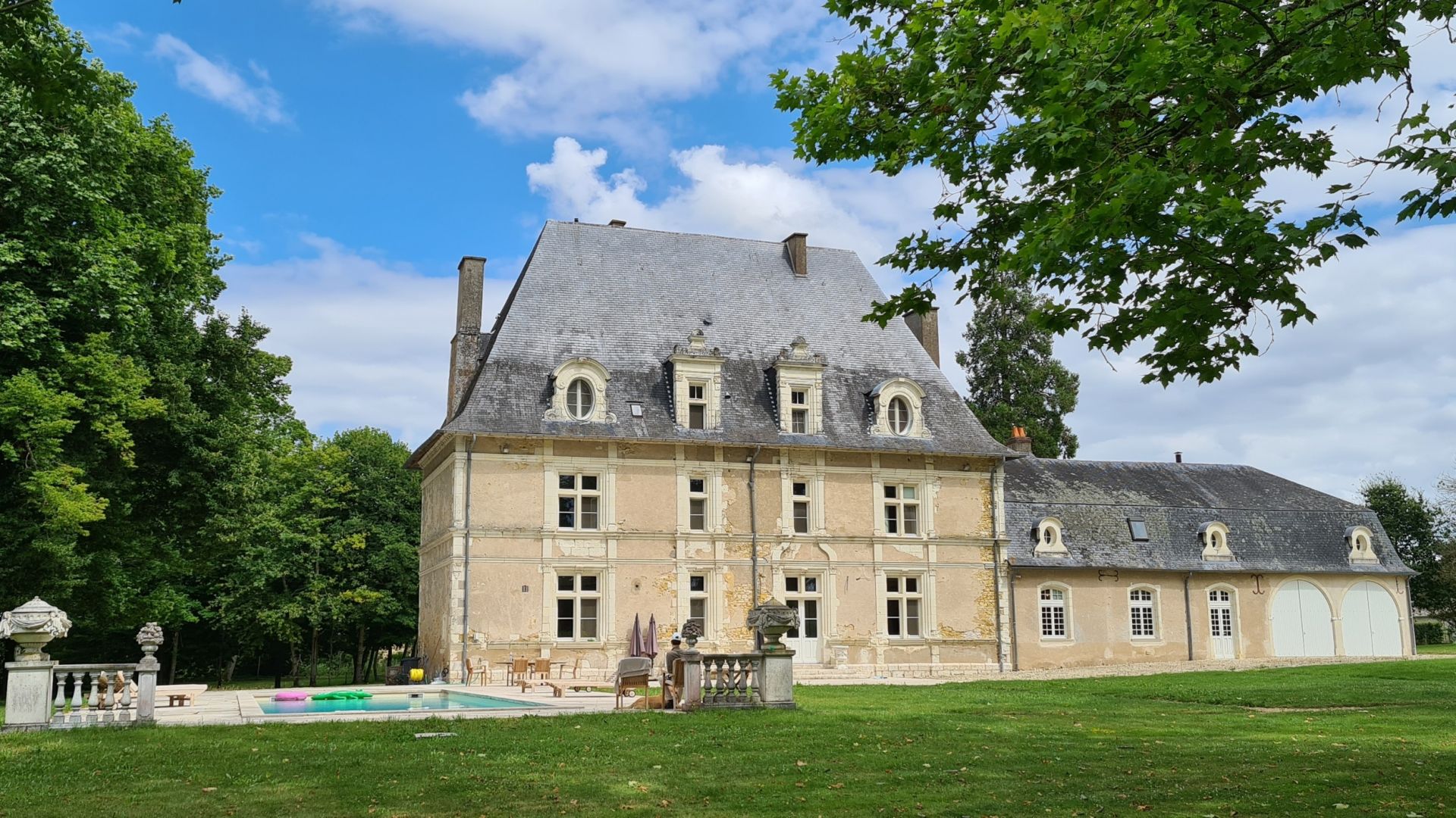 castle 11 rooms for sale on VALENCAY (36600)
