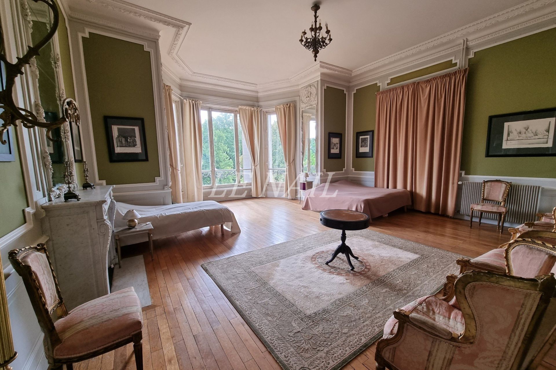castle 17 rooms for sale on LE MANS (72000)