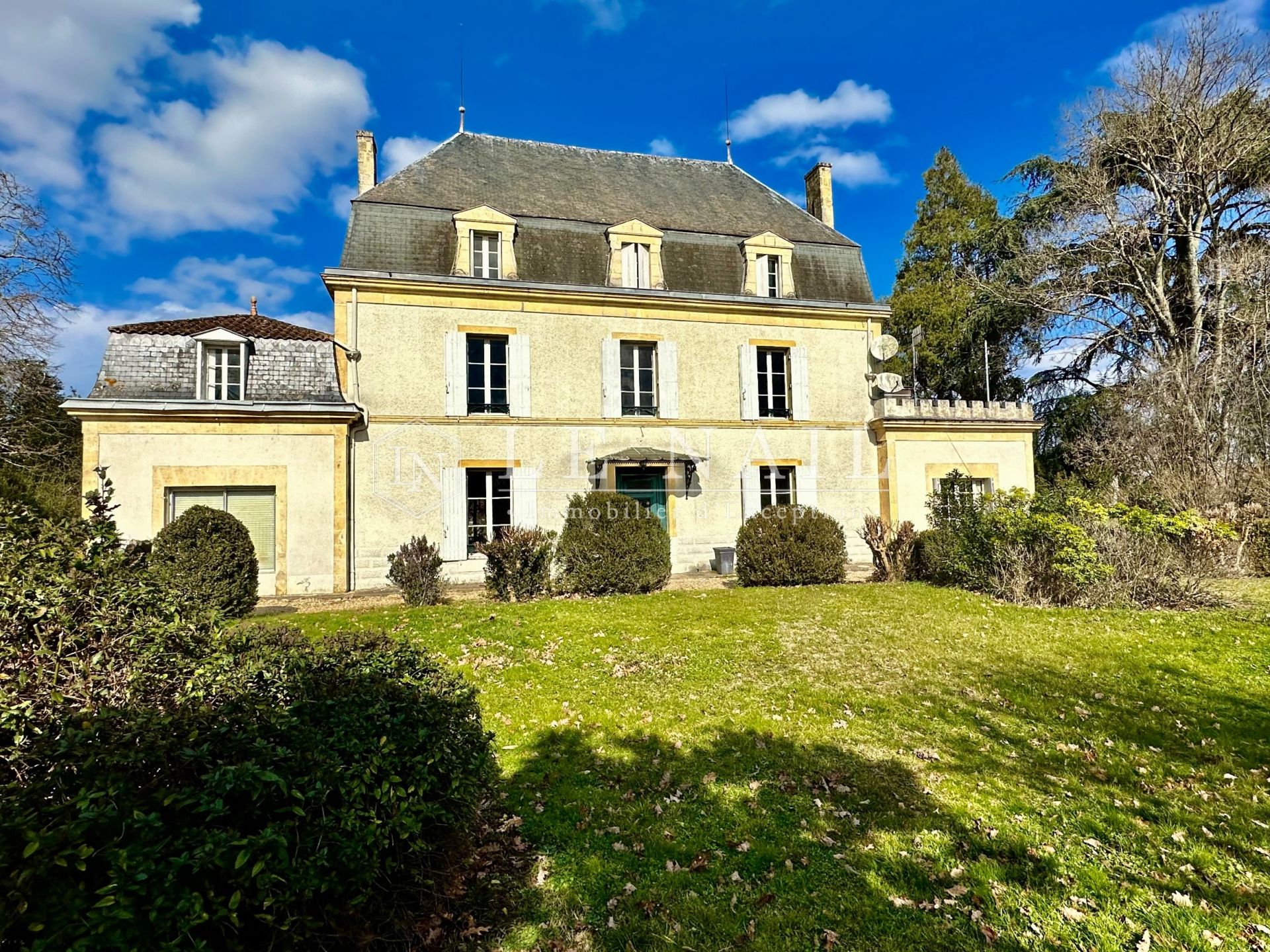 castle 14 rooms for sale on PINEUILH (33220)