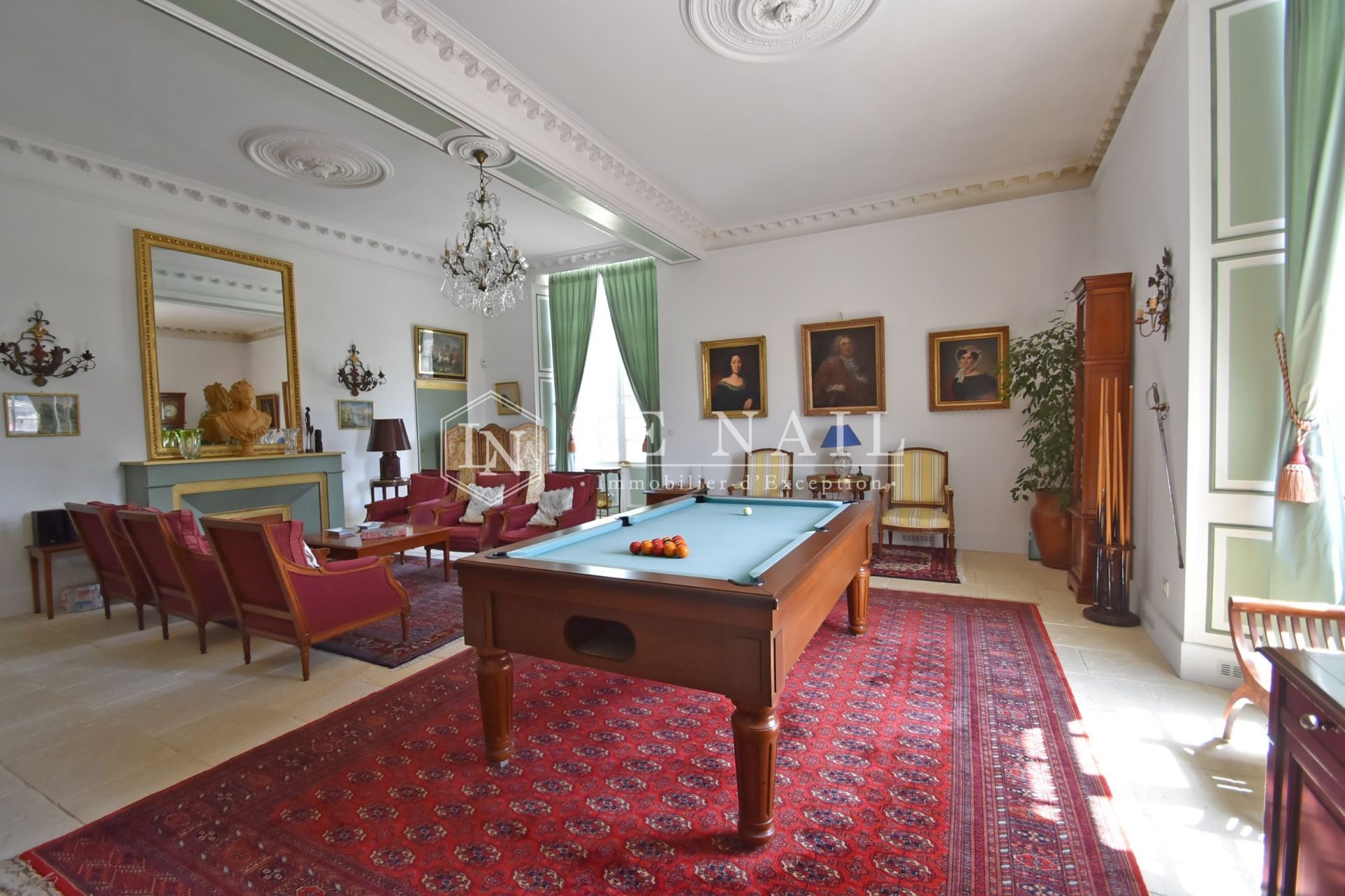 castle 11 rooms for sale on Niort (79000)