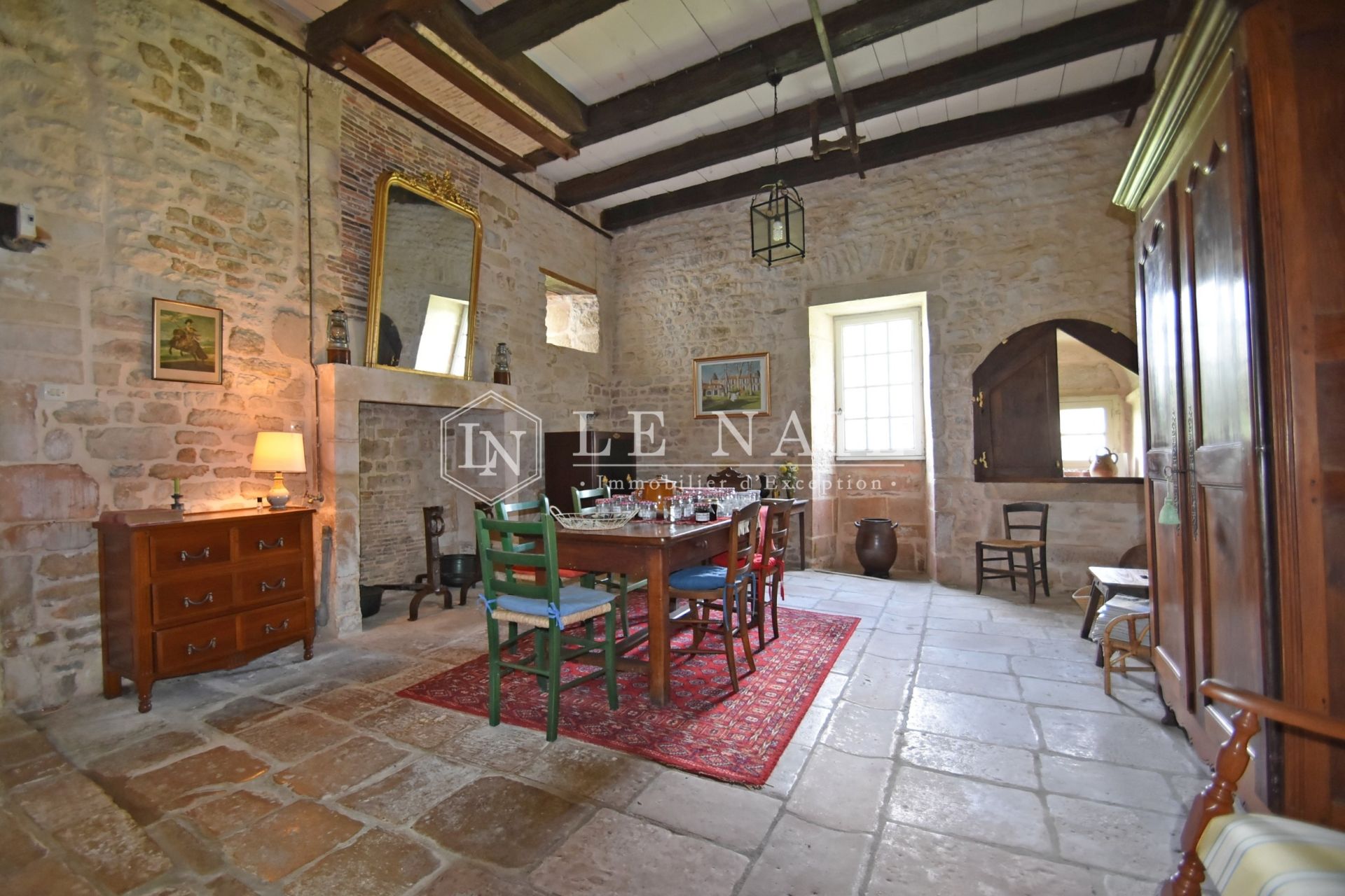 castle 11 rooms for sale on Niort (79000)