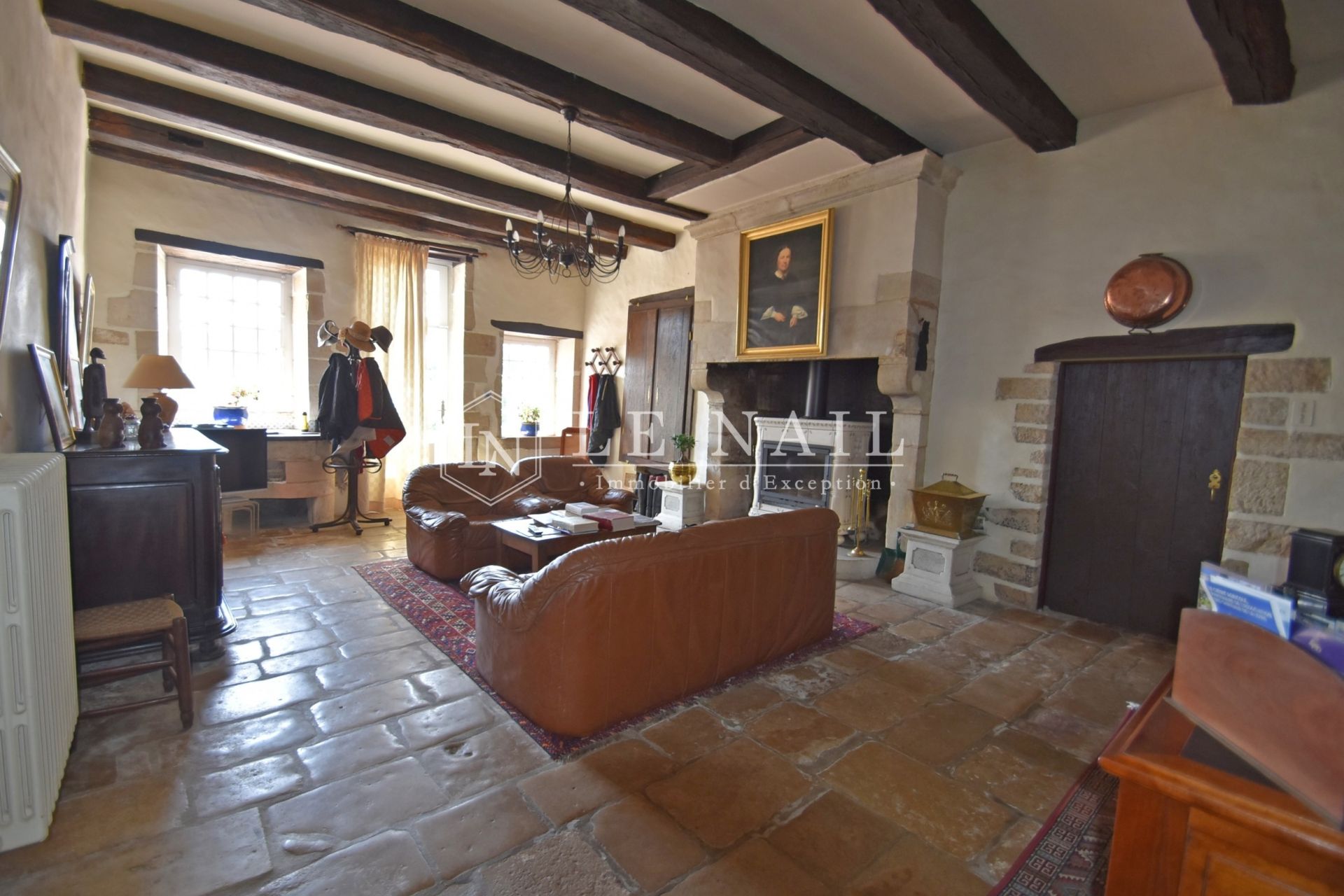 castle 11 rooms for sale on Niort (79000)