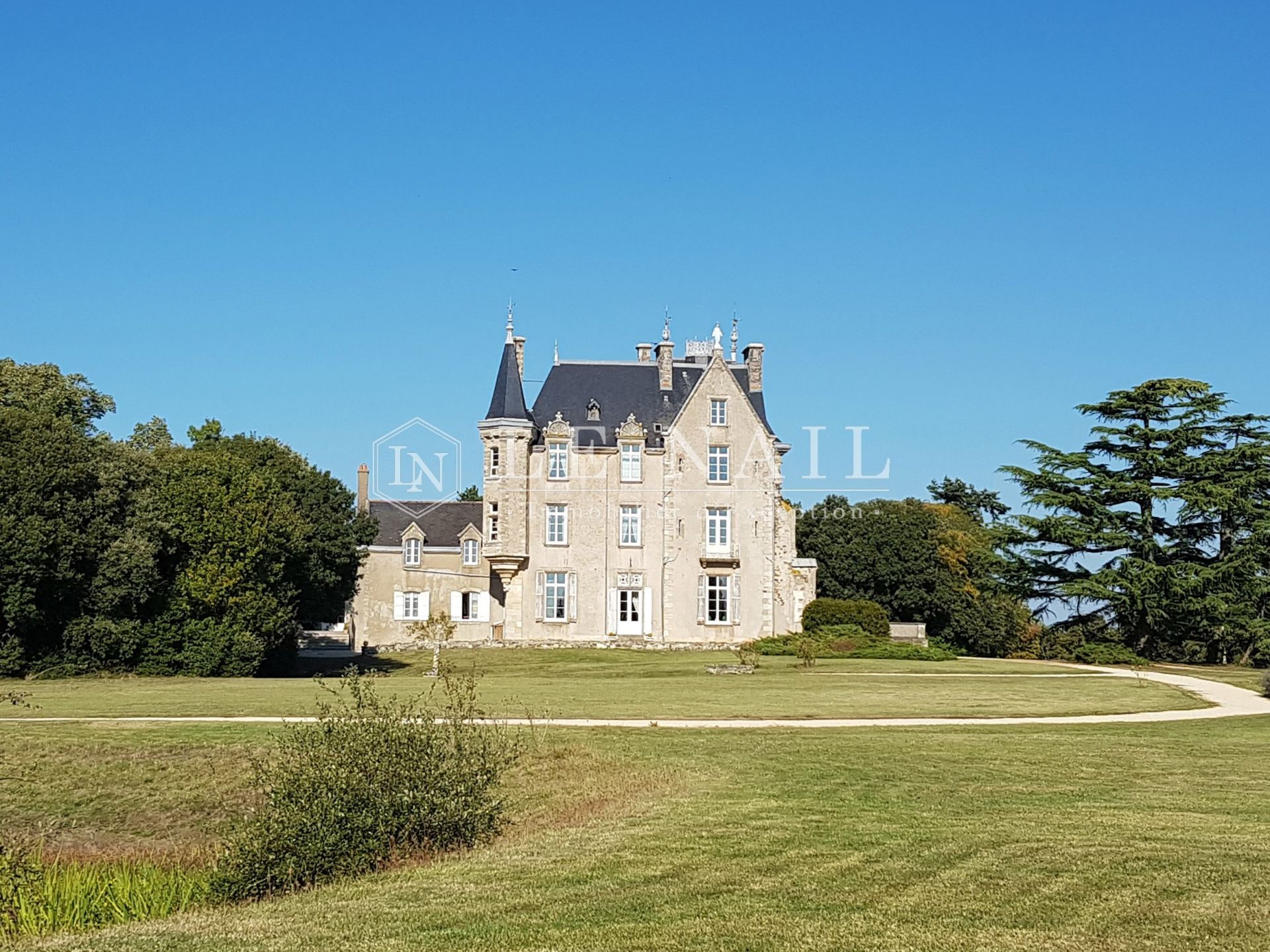 castle 17 rooms for sale on ANGERS (49000)