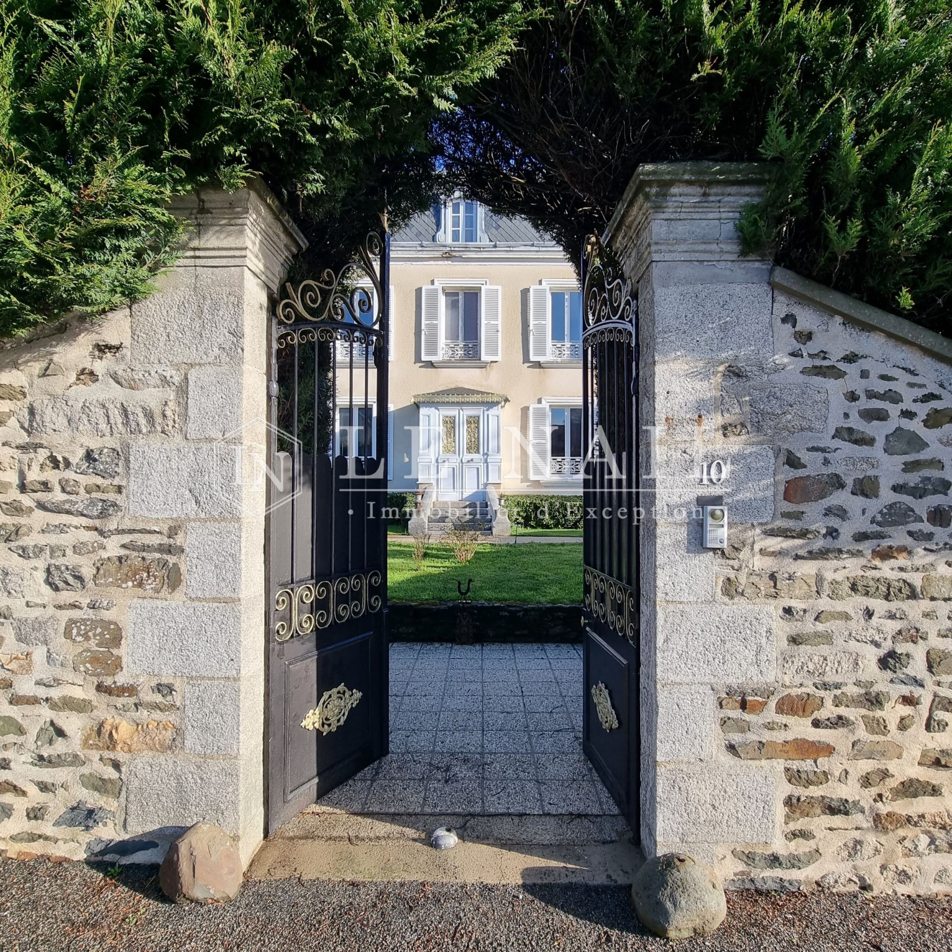 house 9 rooms for sale on ALENCON (61000)