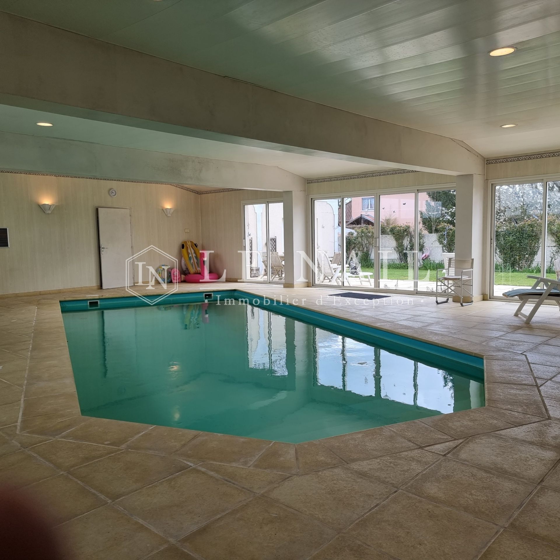 house 9 rooms for sale on ALENCON (61000)
