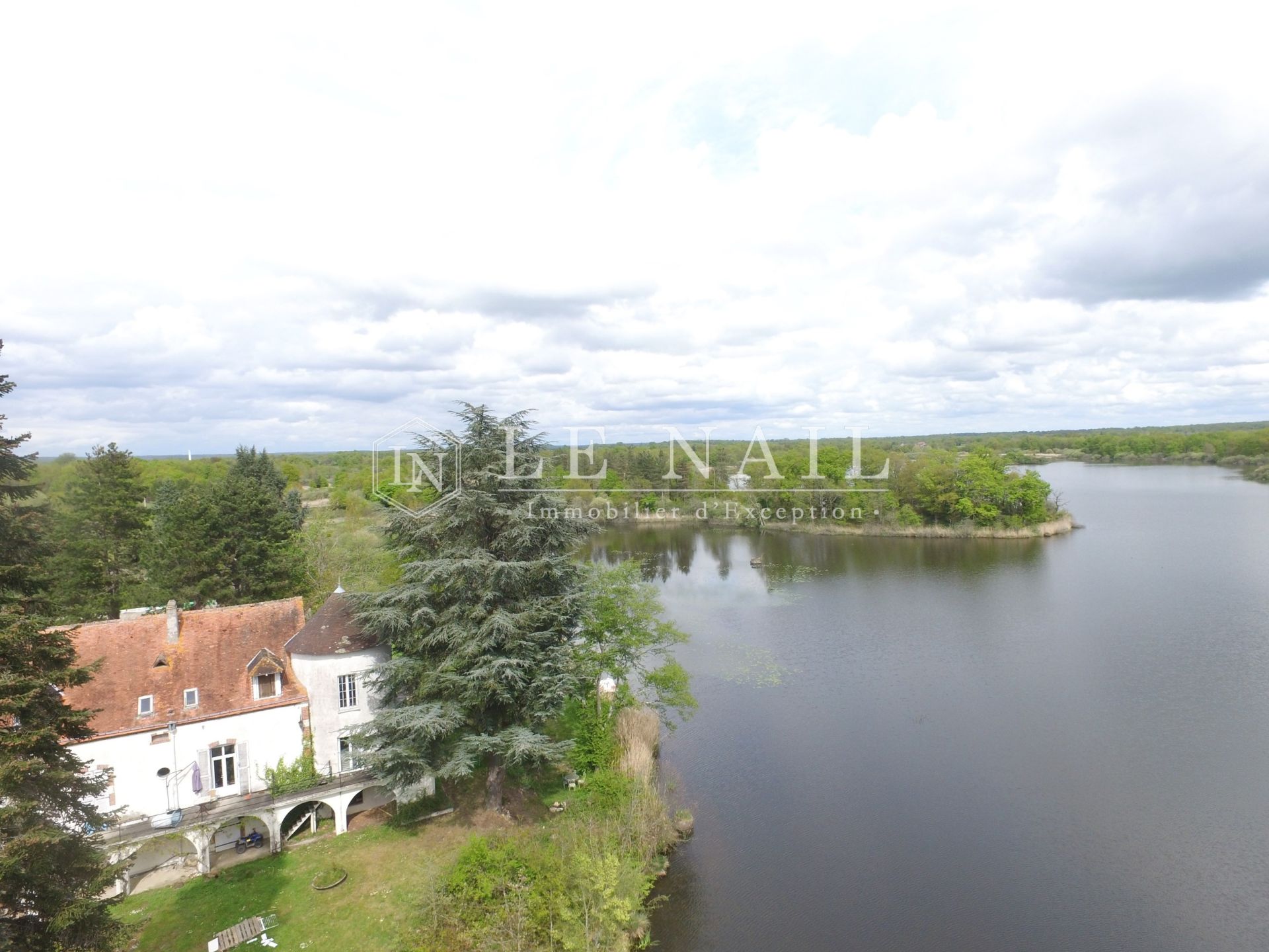 property 12 rooms for sale on CHATEAUROUX (36000)