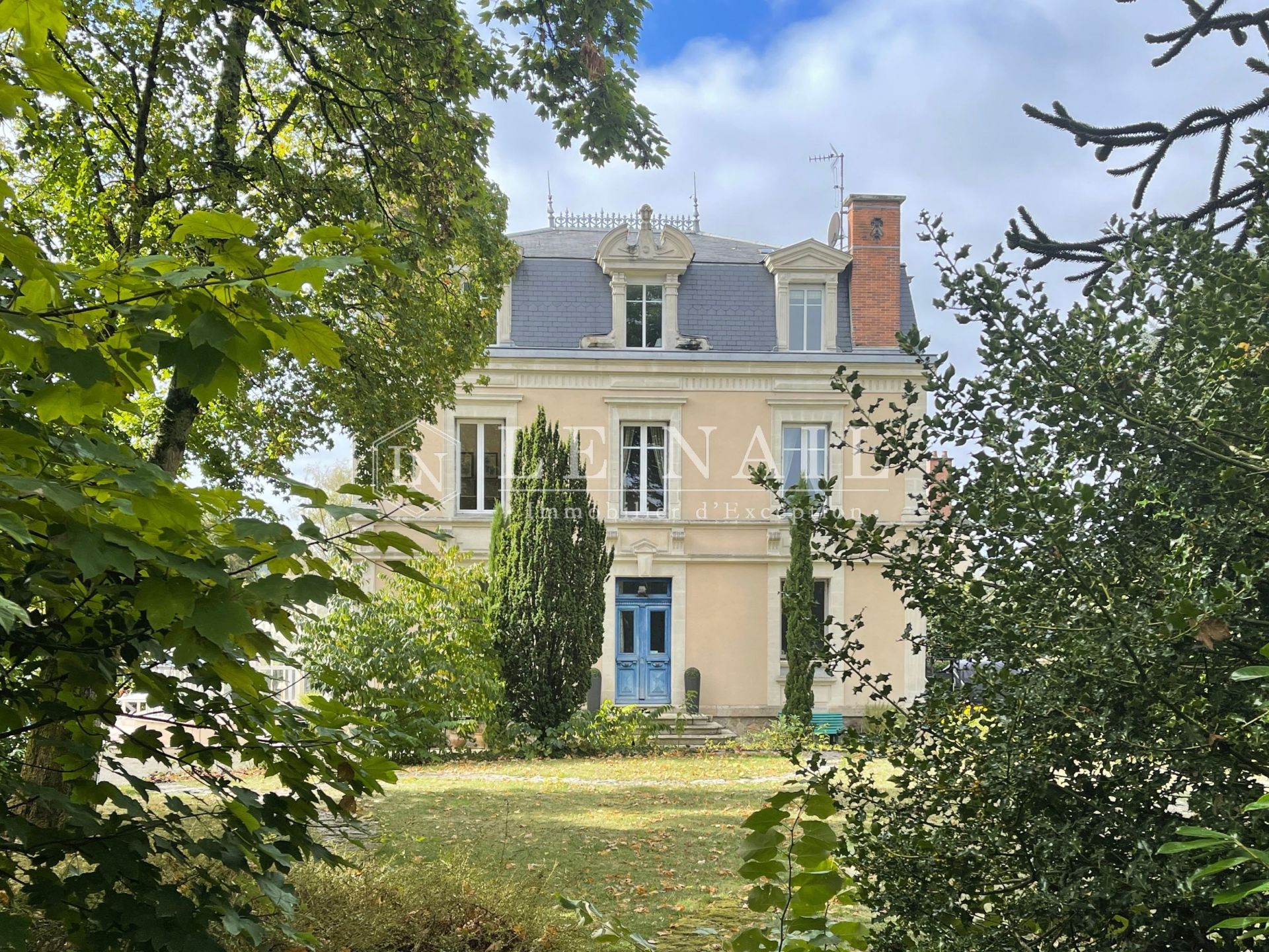 mansion 11 rooms for sale on ST JUNIEN (87200)