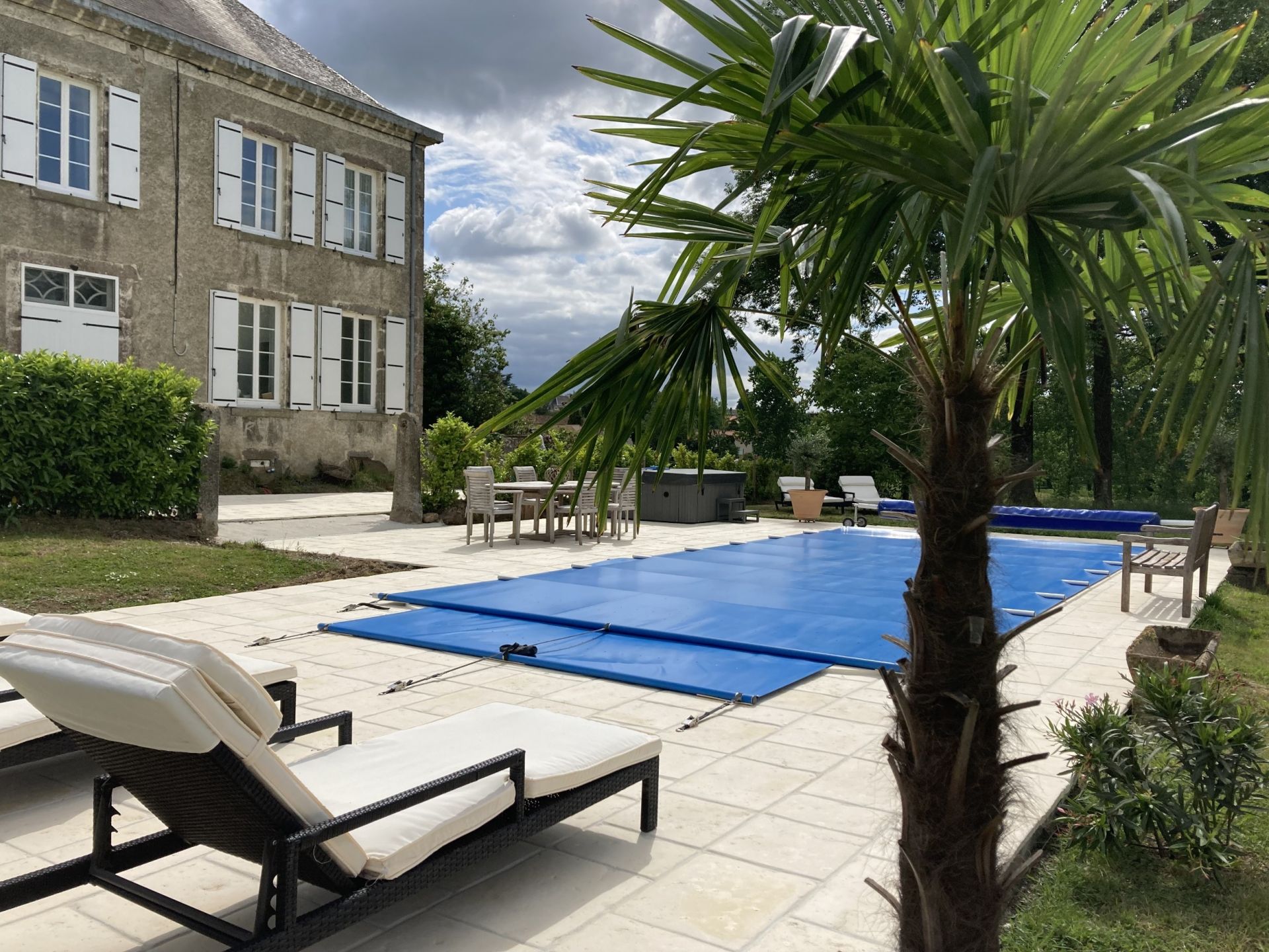 propriété 10 pièces en vente à LA CHATAIGNERAIE (85120)