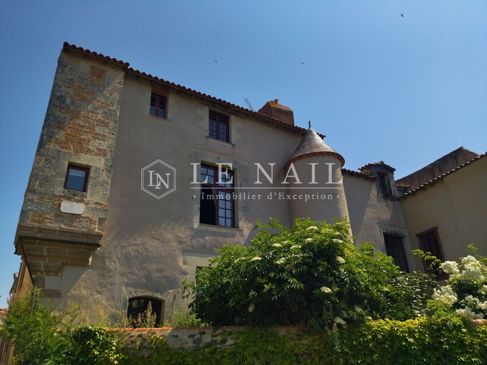 house 16 rooms for sale on CHOLET (49300)