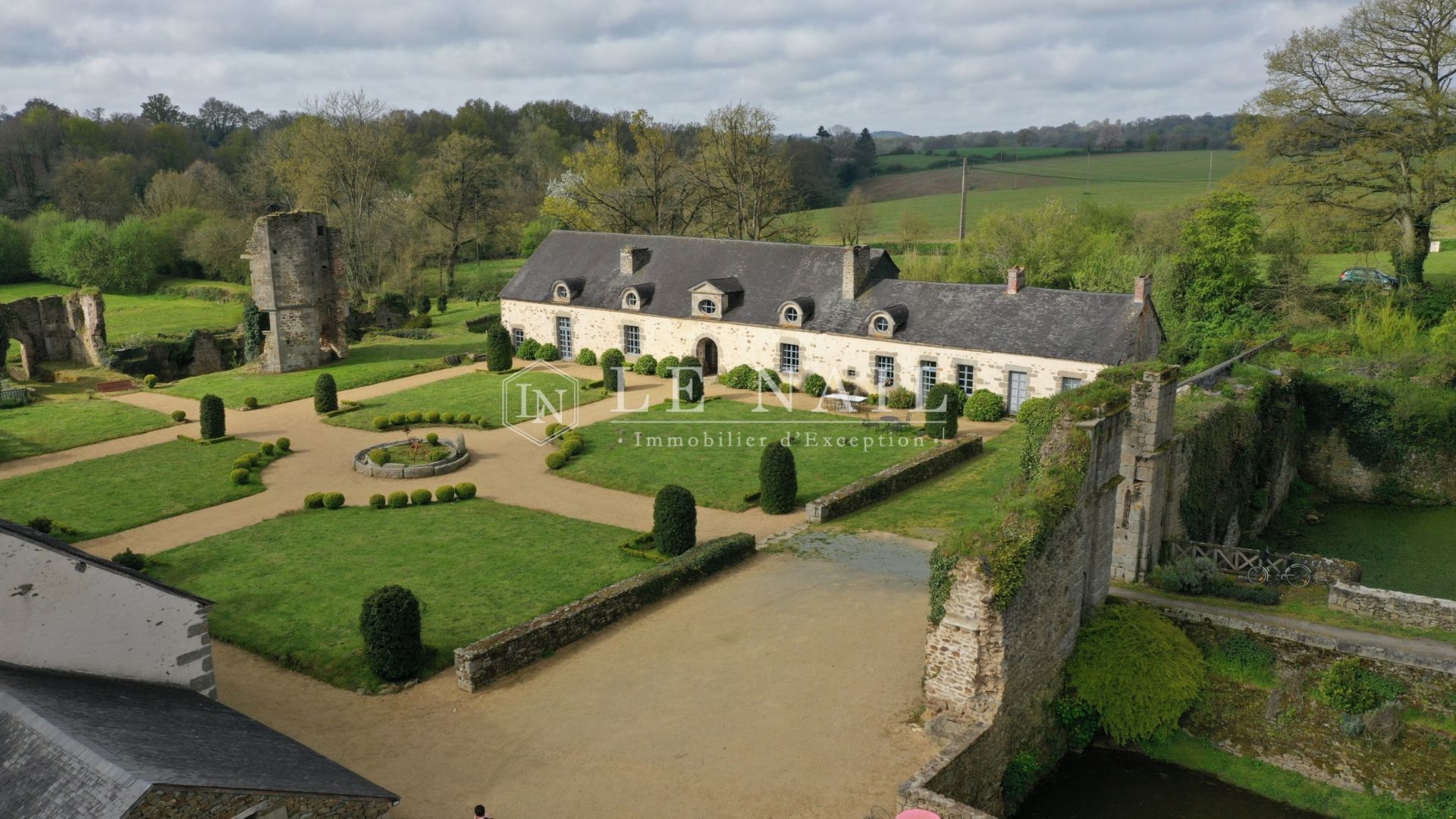 manoir 8 pièces en vente à MAYENNE (53100)