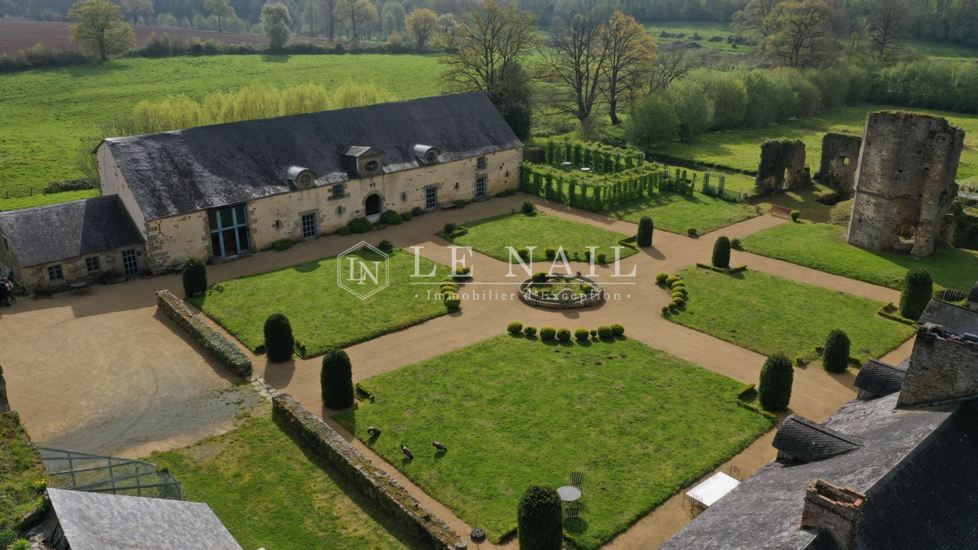manoir 8 pièces en vente à MAYENNE (53100)