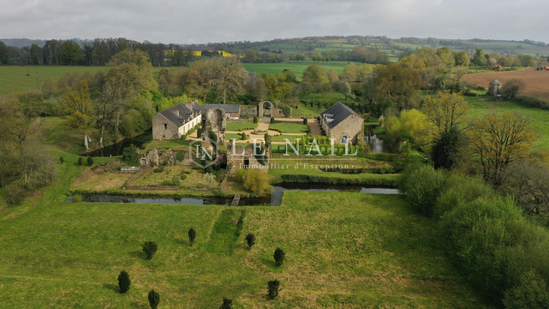 manoir 8 pièces en vente à MAYENNE (53100)