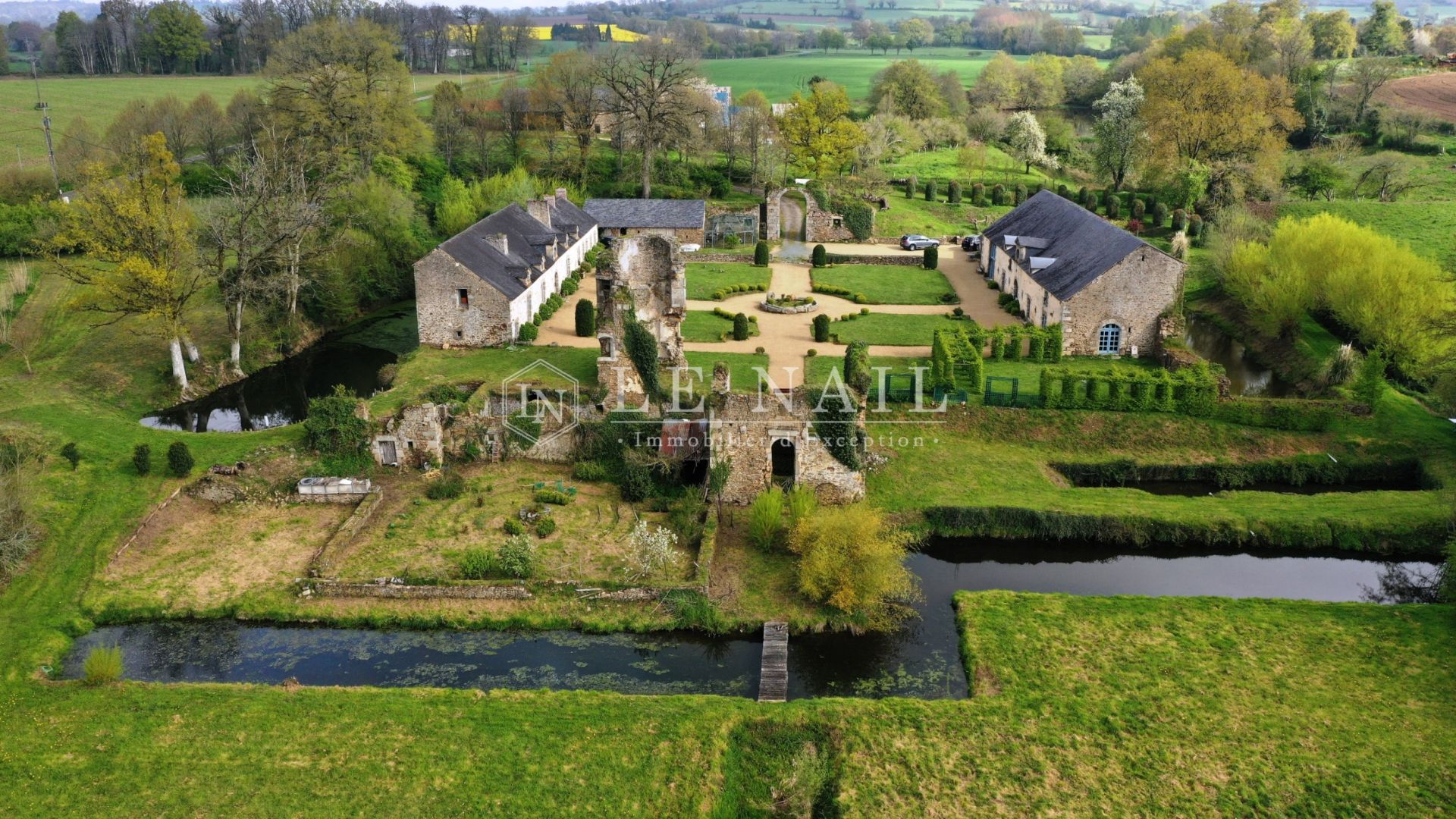 manoir 8 pièces en vente à MAYENNE (53100)