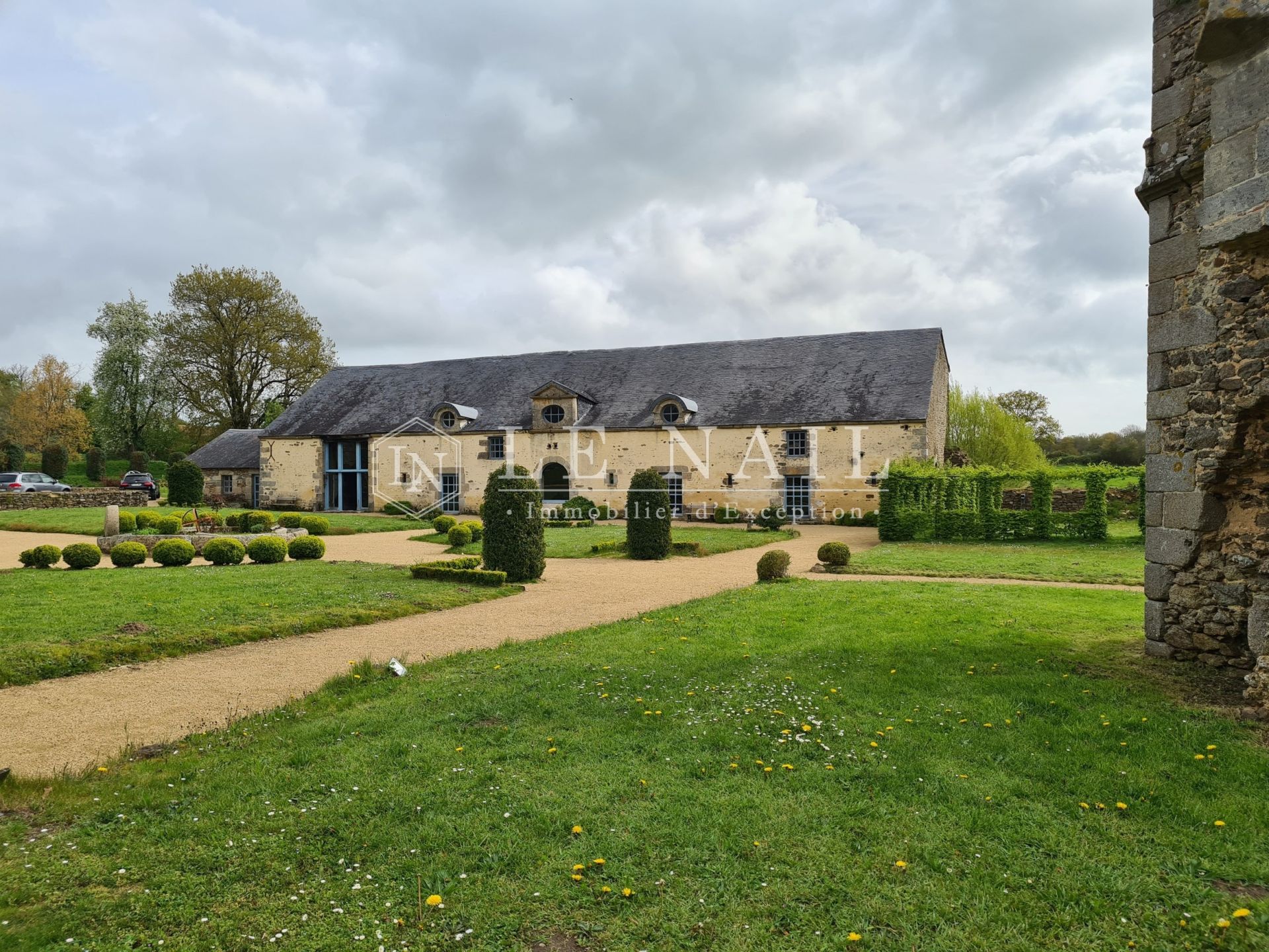 manoir 8 pièces en vente à MAYENNE (53100)