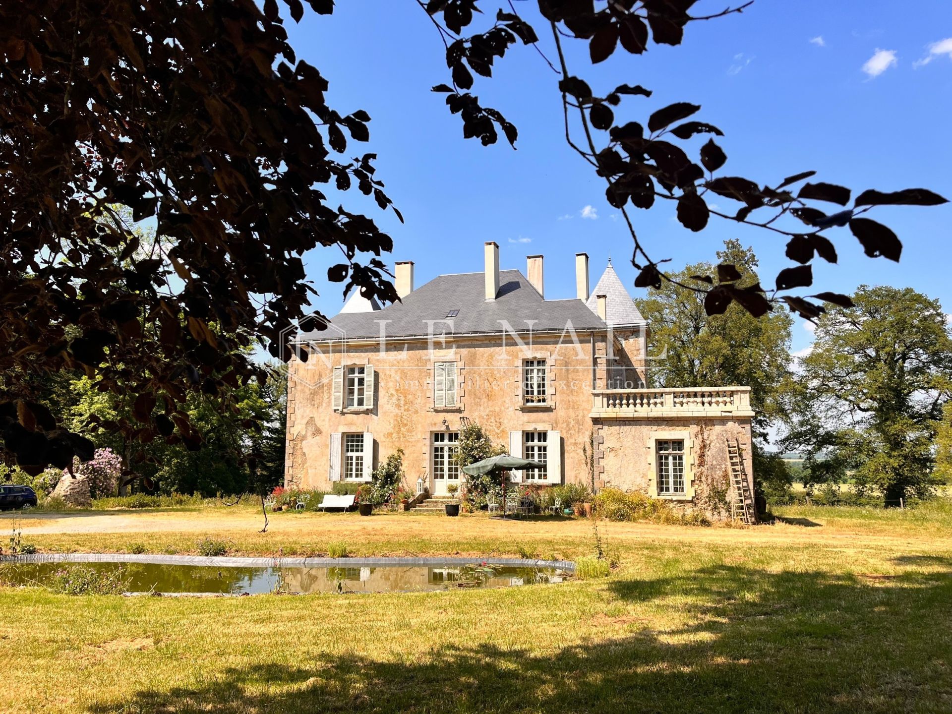 château 10 pièces en vente à POUZAUGES (85700)